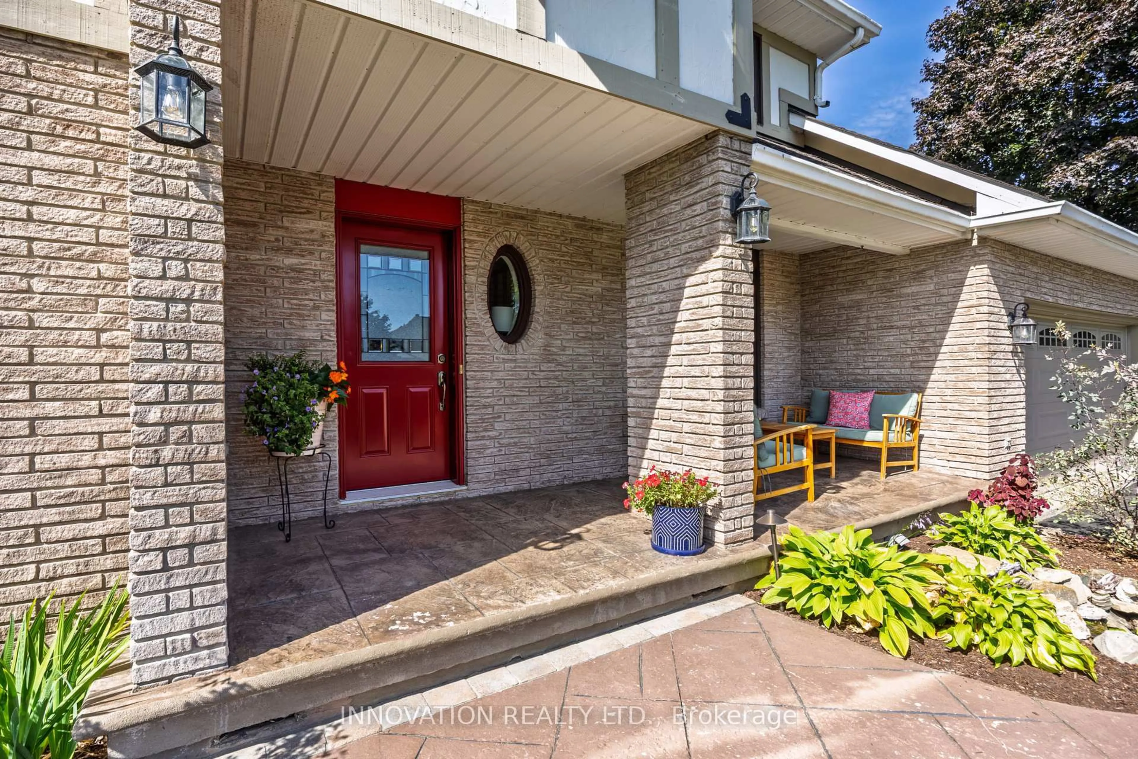 Indoor entryway for 5558 South Island Park Dr, Ottawa Ontario K4M 1J2