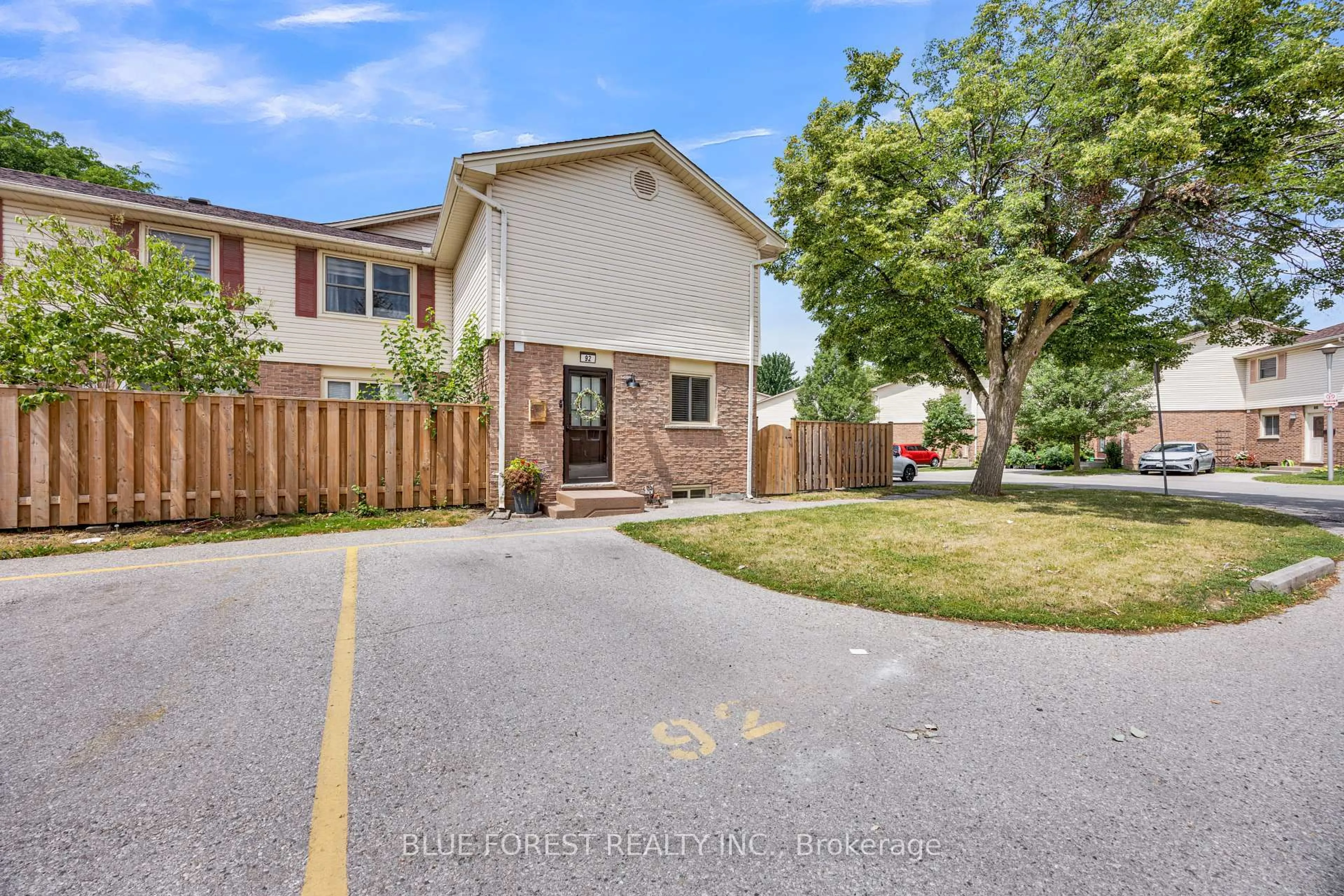 A pic from outside/outdoor area/front of a property/back of a property/a pic from drone, street for 230 Clarke Rd #92, London East Ontario N5W 5P5