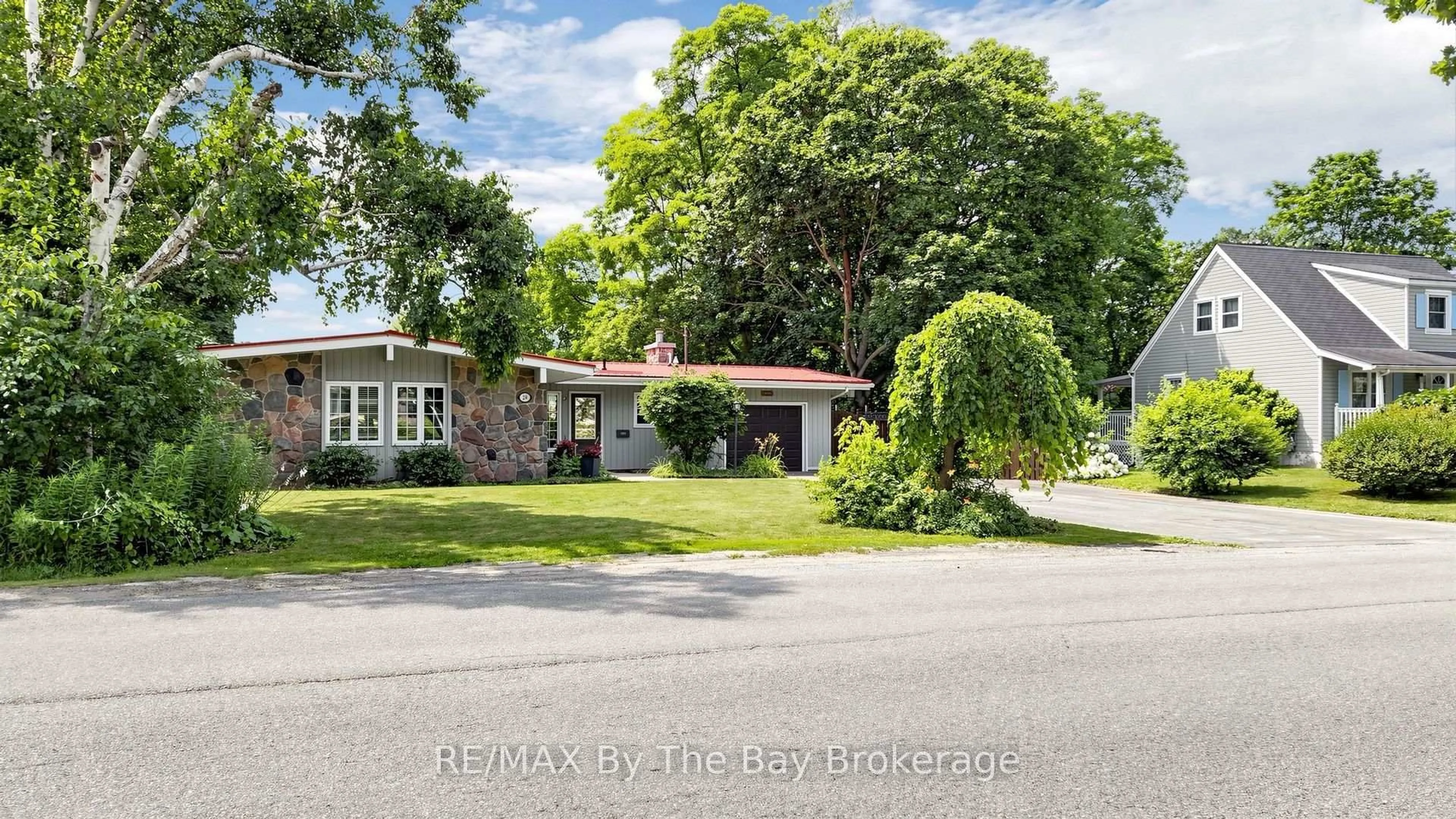 A pic from outside/outdoor area/front of a property/back of a property/a pic from drone, street for 234 Hope St, Port Hope Ontario L1A 2P6