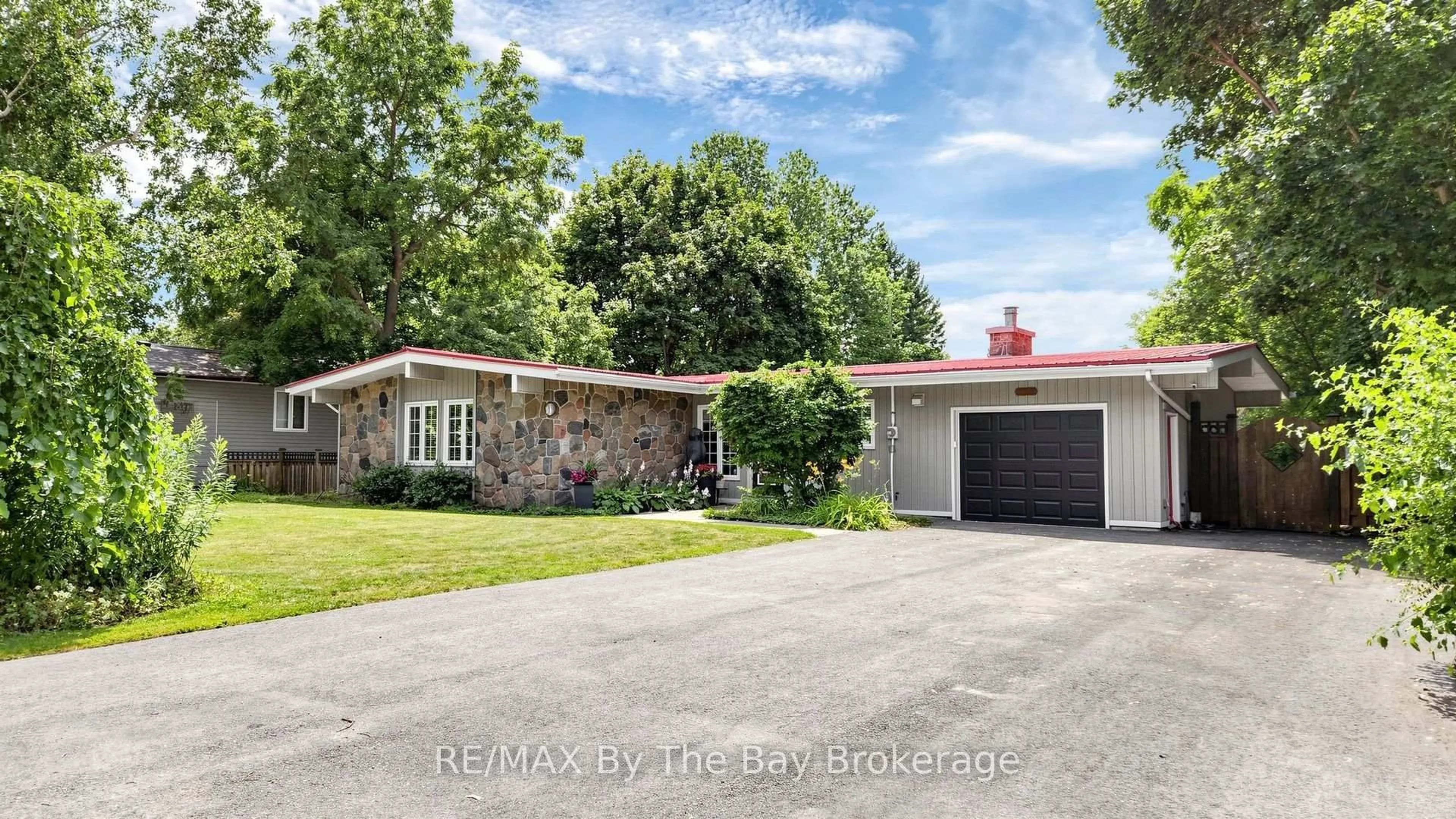 A pic from outside/outdoor area/front of a property/back of a property/a pic from drone, street for 234 Hope St, Port Hope Ontario L1A 2P6