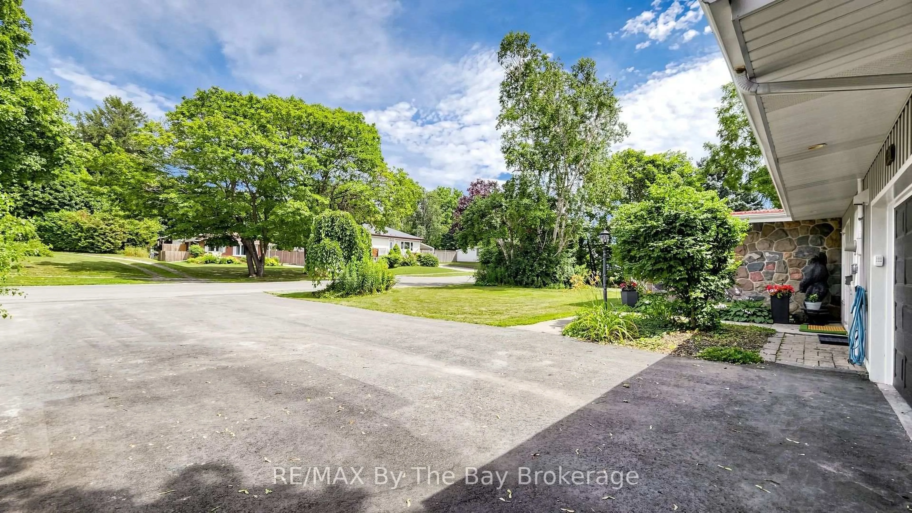 A pic from outside/outdoor area/front of a property/back of a property/a pic from drone, street for 234 Hope St, Port Hope Ontario L1A 2P6