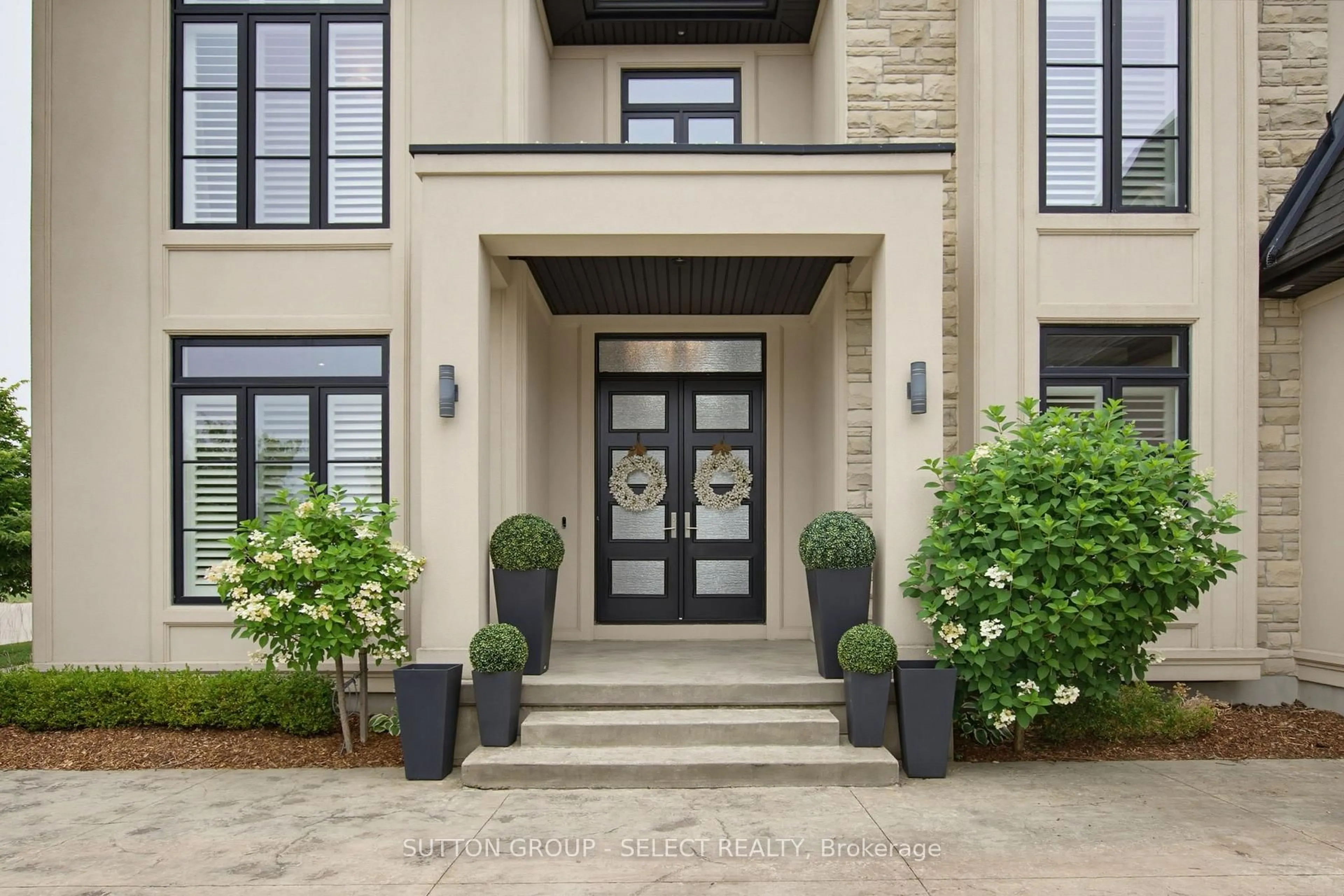 Indoor entryway for 2303 Waterside Crt, London North Ontario N6G 0L9