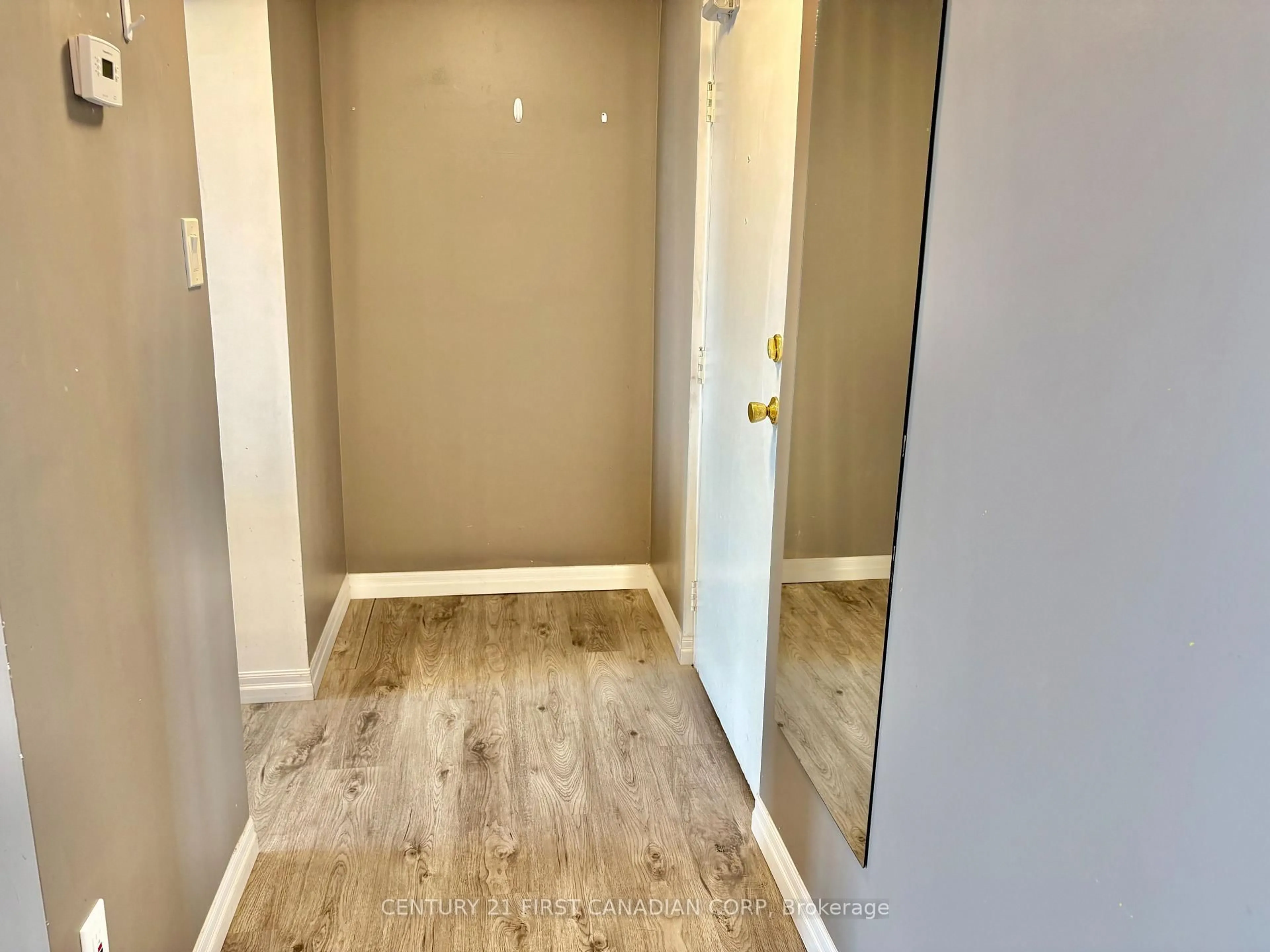 Indoor entryway for 1102 Jalna Blvd #601, London South Ontario N6E 1X8
