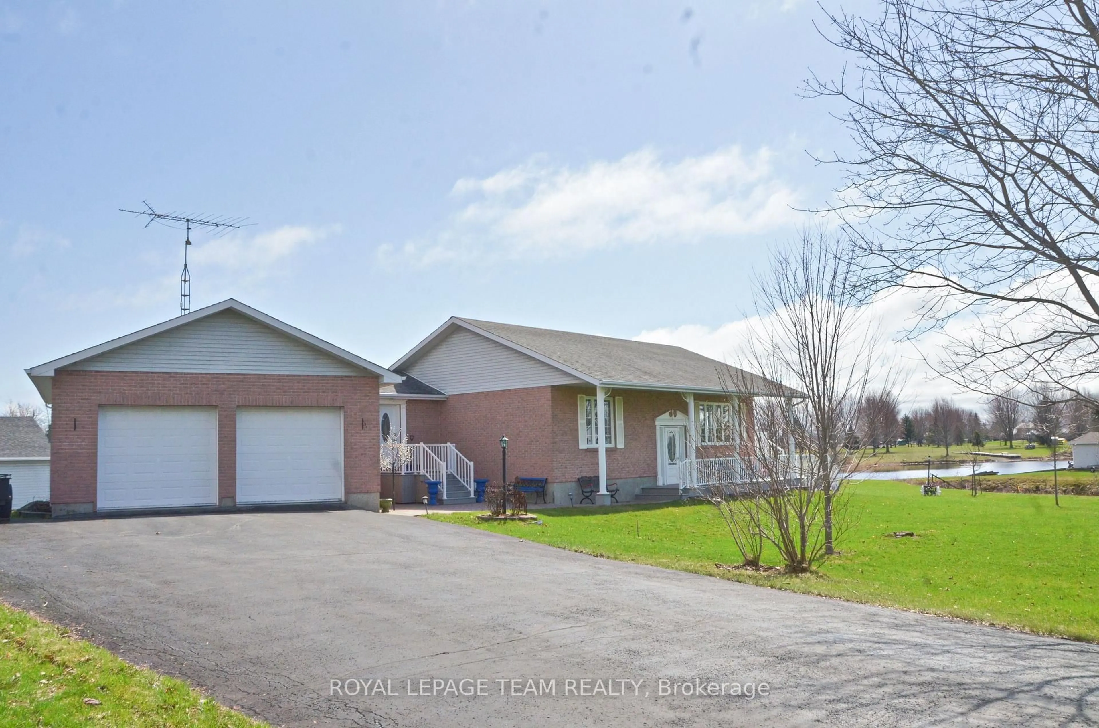 A pic from outside/outdoor area/front of a property/back of a property/a pic from drone, street for 11708 Breezewood Ave, South Dundas Ontario K0C 1X0