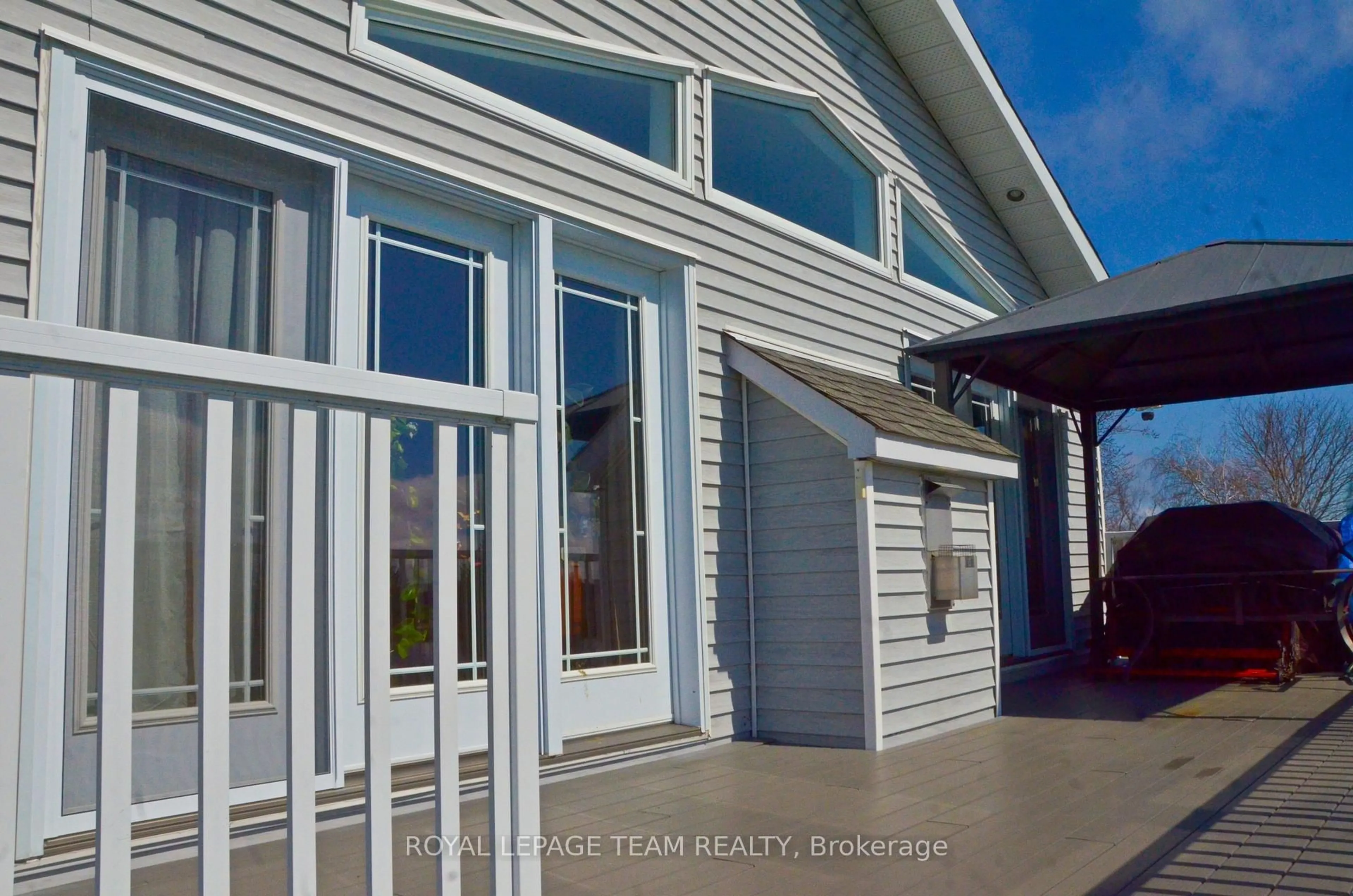Home with vinyl exterior material, unknown for 11708 Breezewood Ave, South Dundas Ontario K0C 1X0