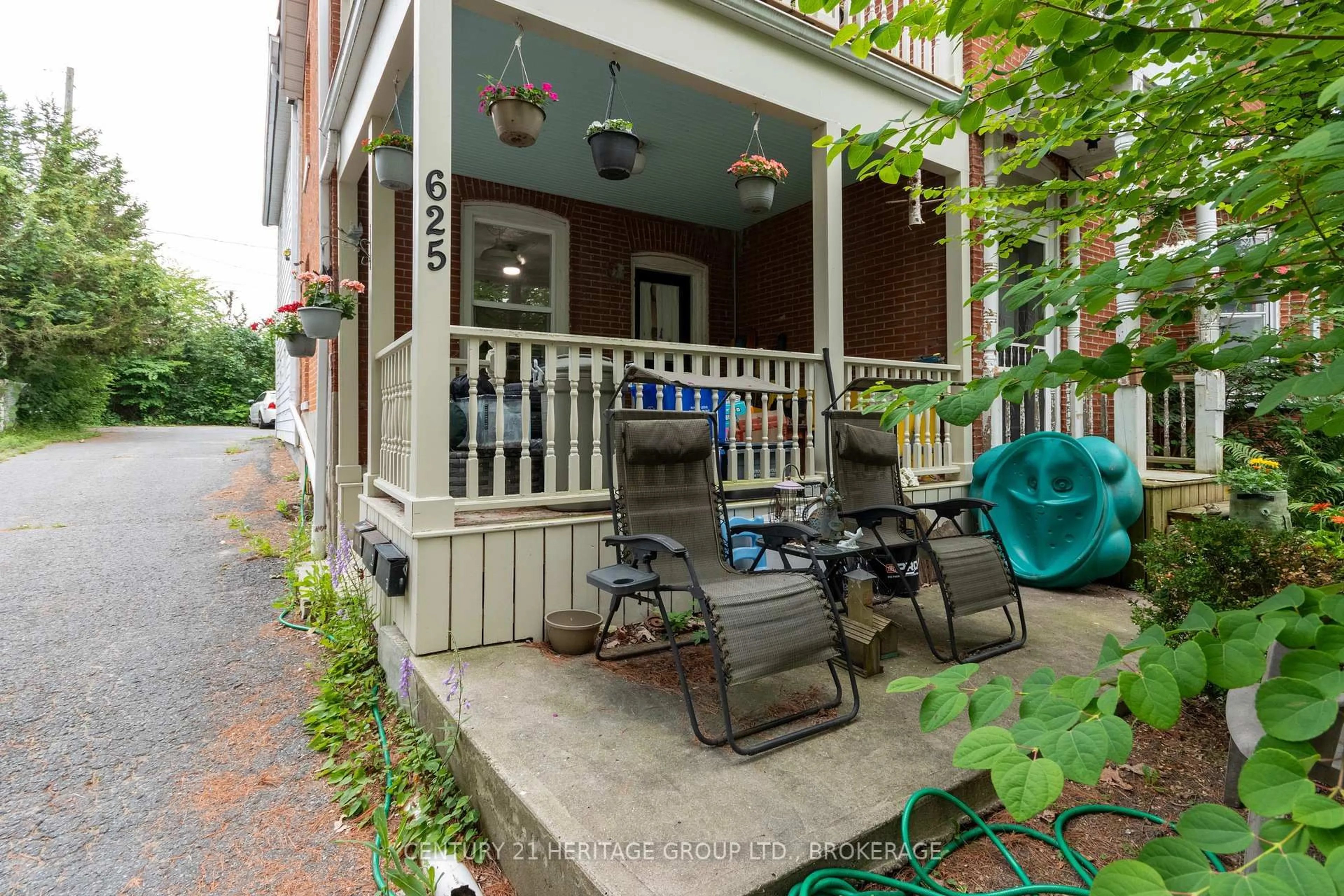 Patio, street for 625 King St, Gananoque Ontario K7G 2H3
