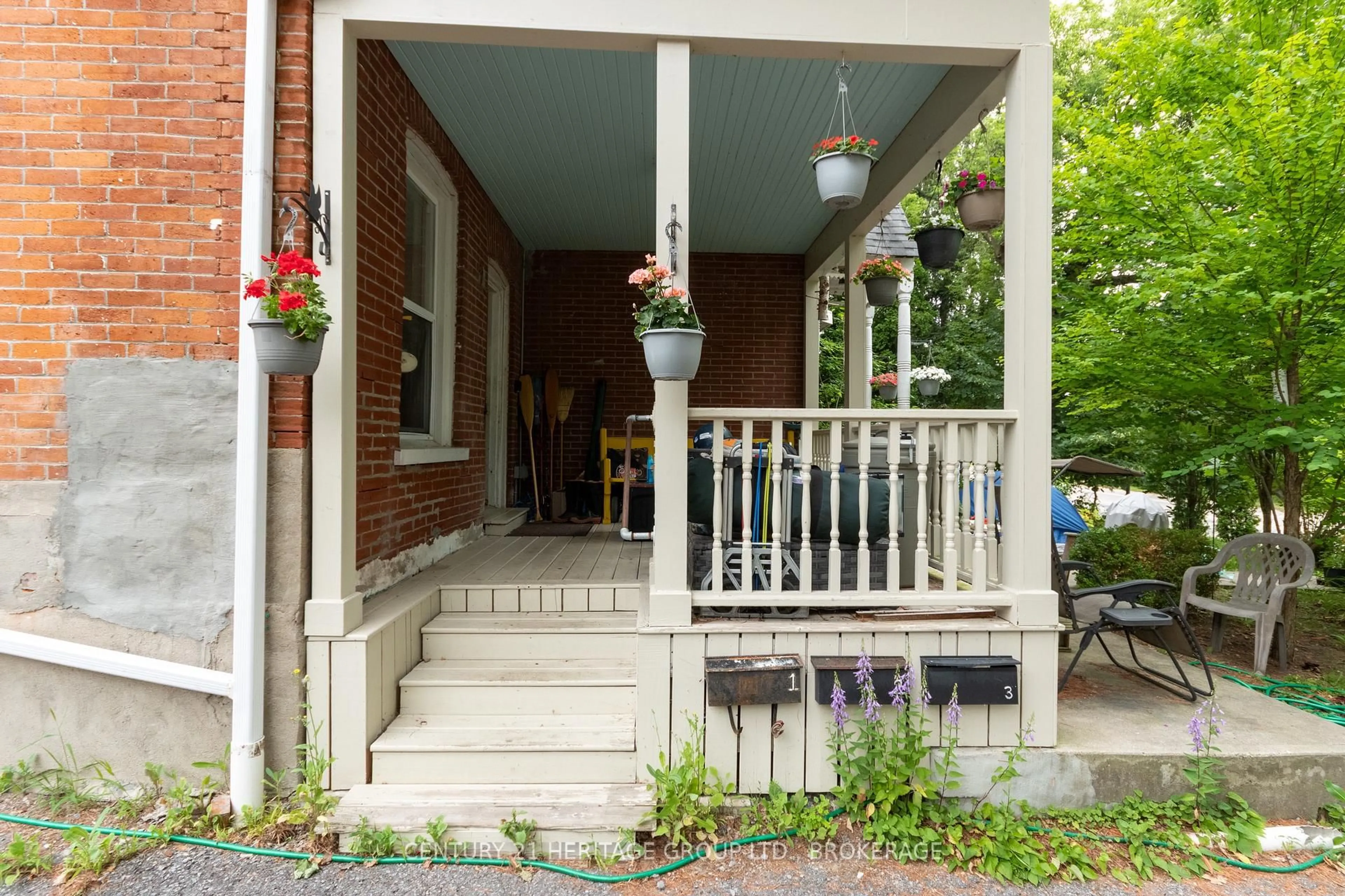 Patio, street for 625 King St, Gananoque Ontario K7G 2H3