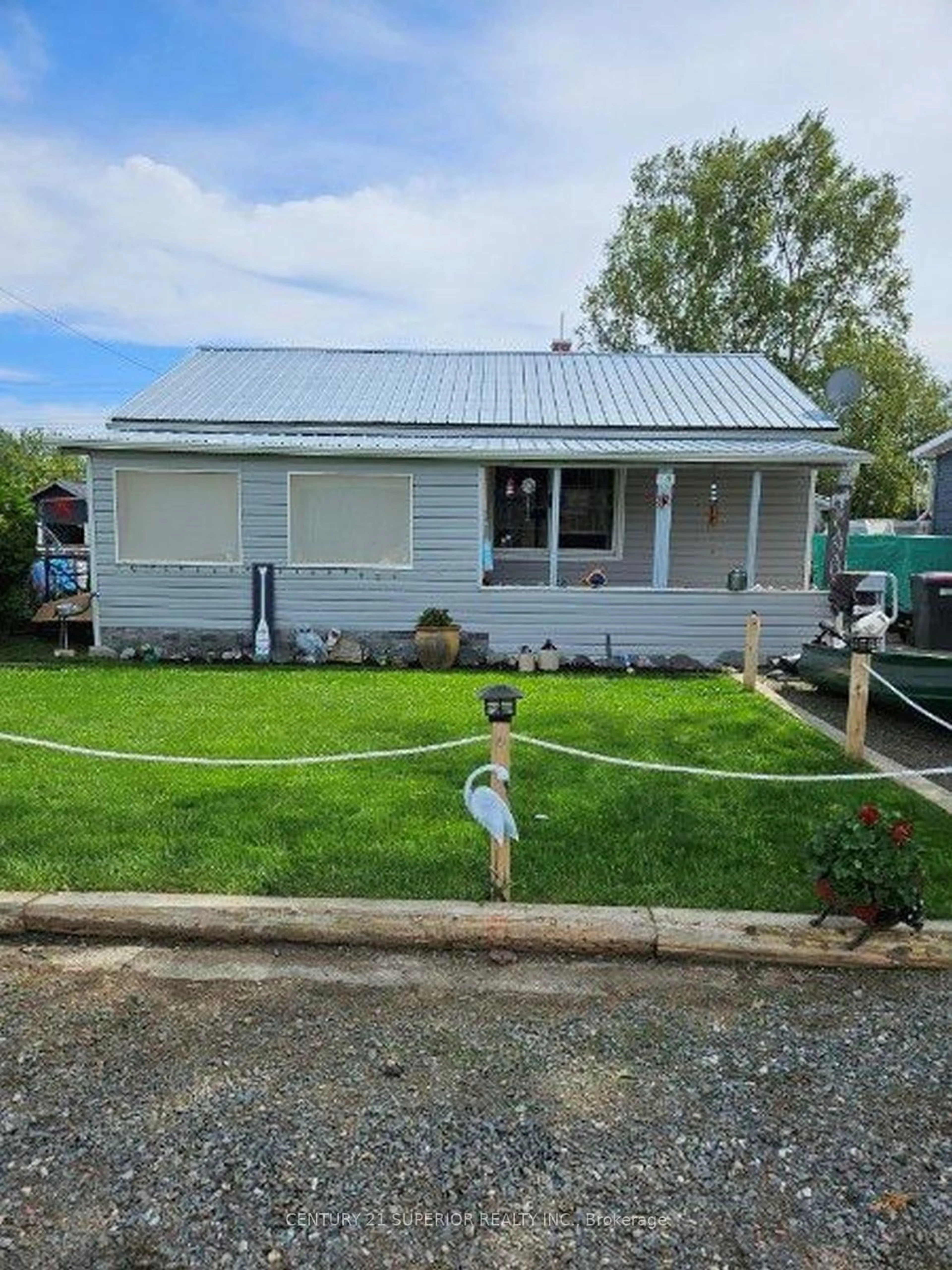 Home with vinyl exterior material, street for 15 Heron Drive, Manitouwadge Ontario P0T 2C0