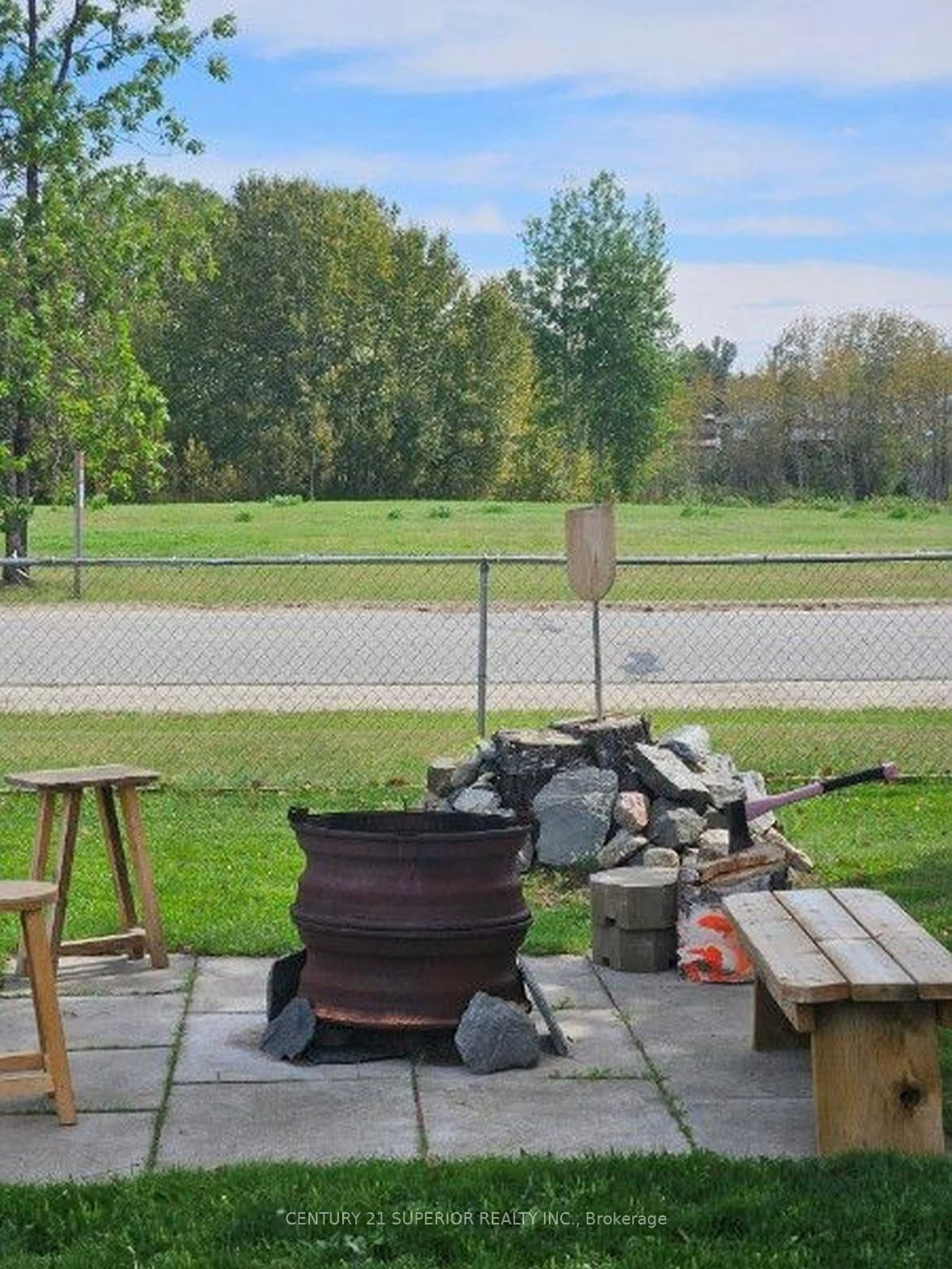 Patio, unknown for 15 Heron Drive, Manitouwadge Ontario P0T 2C0