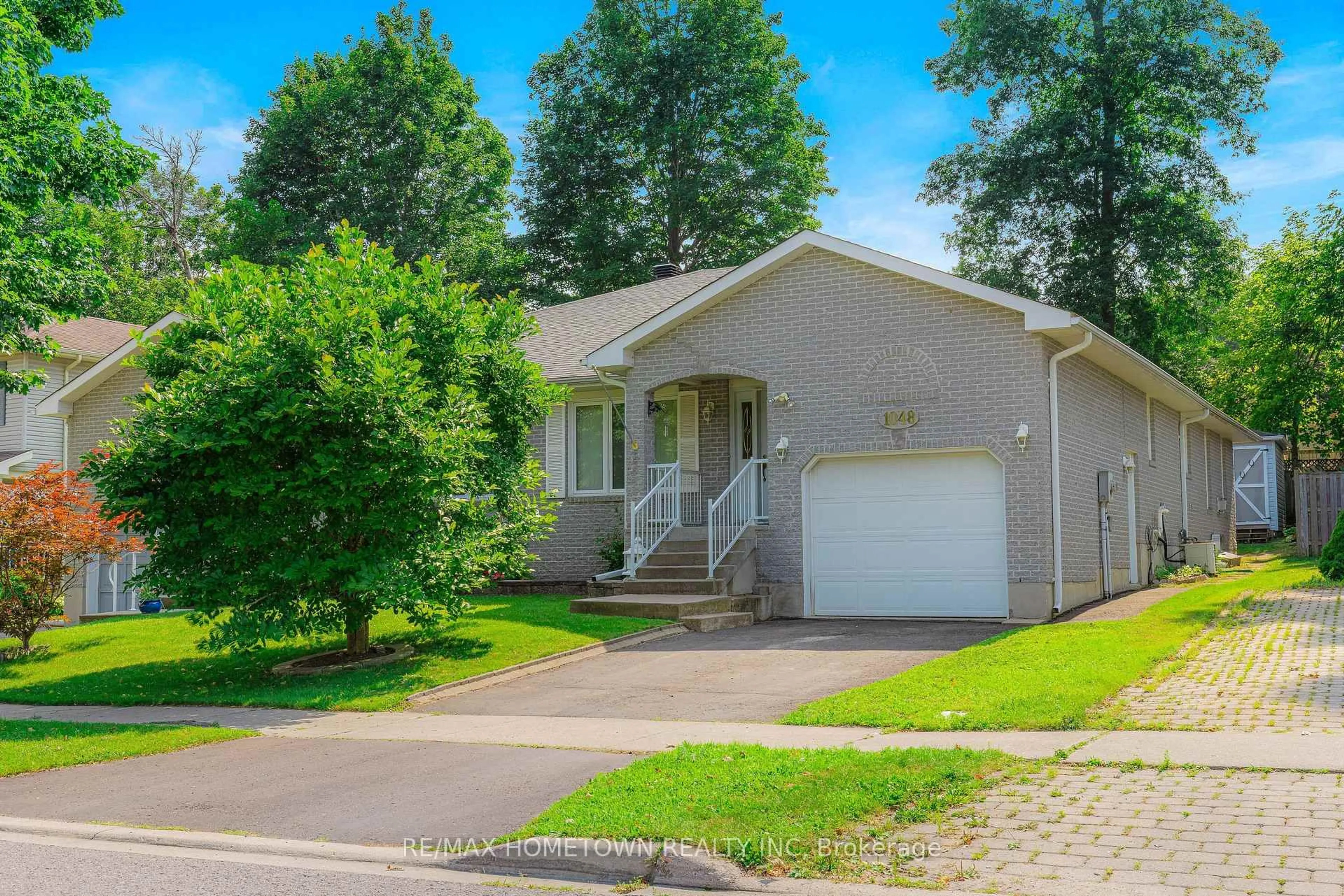 Home with vinyl exterior material, street for 1048 Bridlewood Dr, Brockville Ontario K6V 7E9