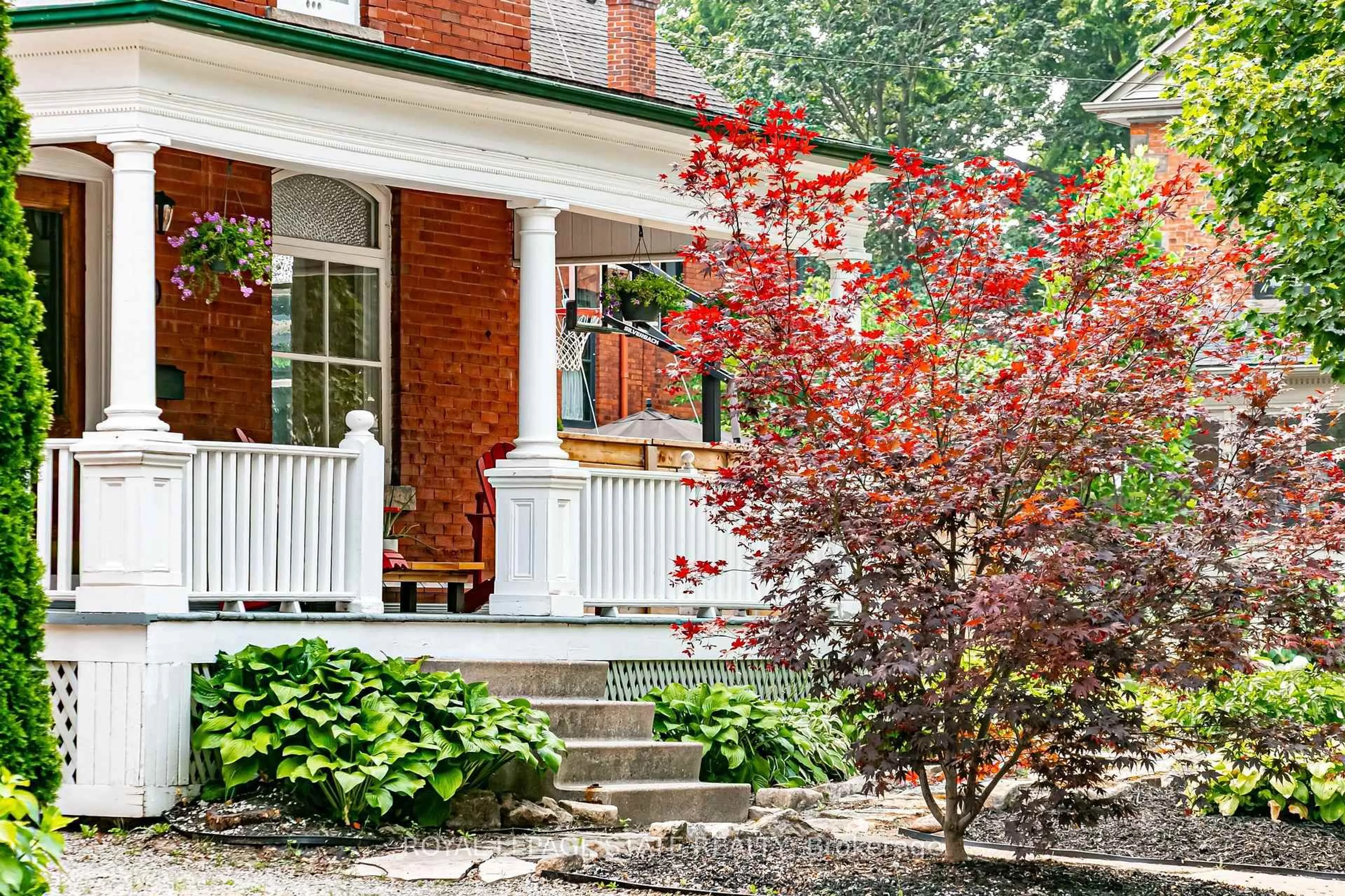 Home with brick exterior material, street for 90 Victoria St, Hamilton Ontario L9H 2C2