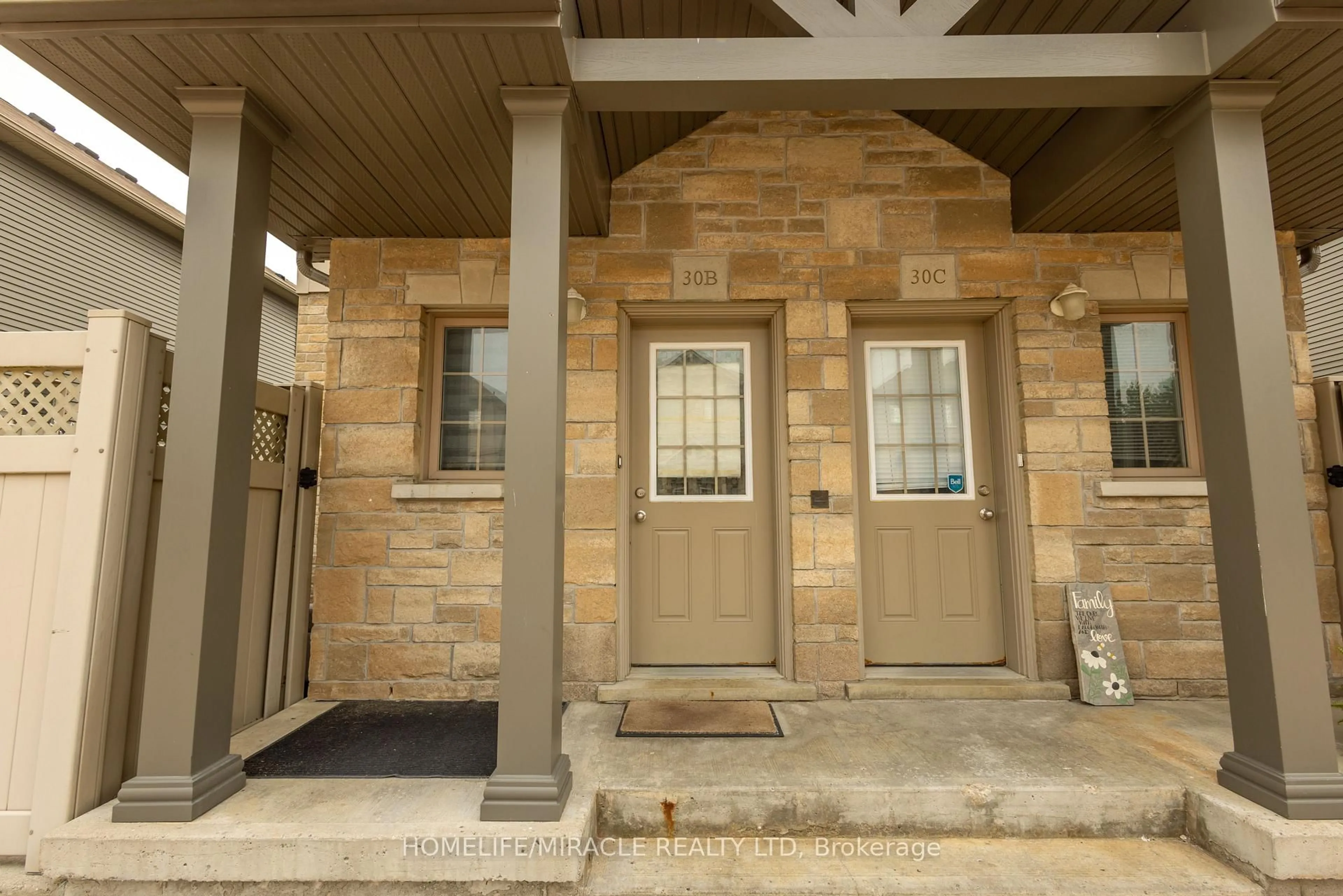Indoor entryway for 931 Glasgow St #30B, Kitchener Ontario N2N 0B6
