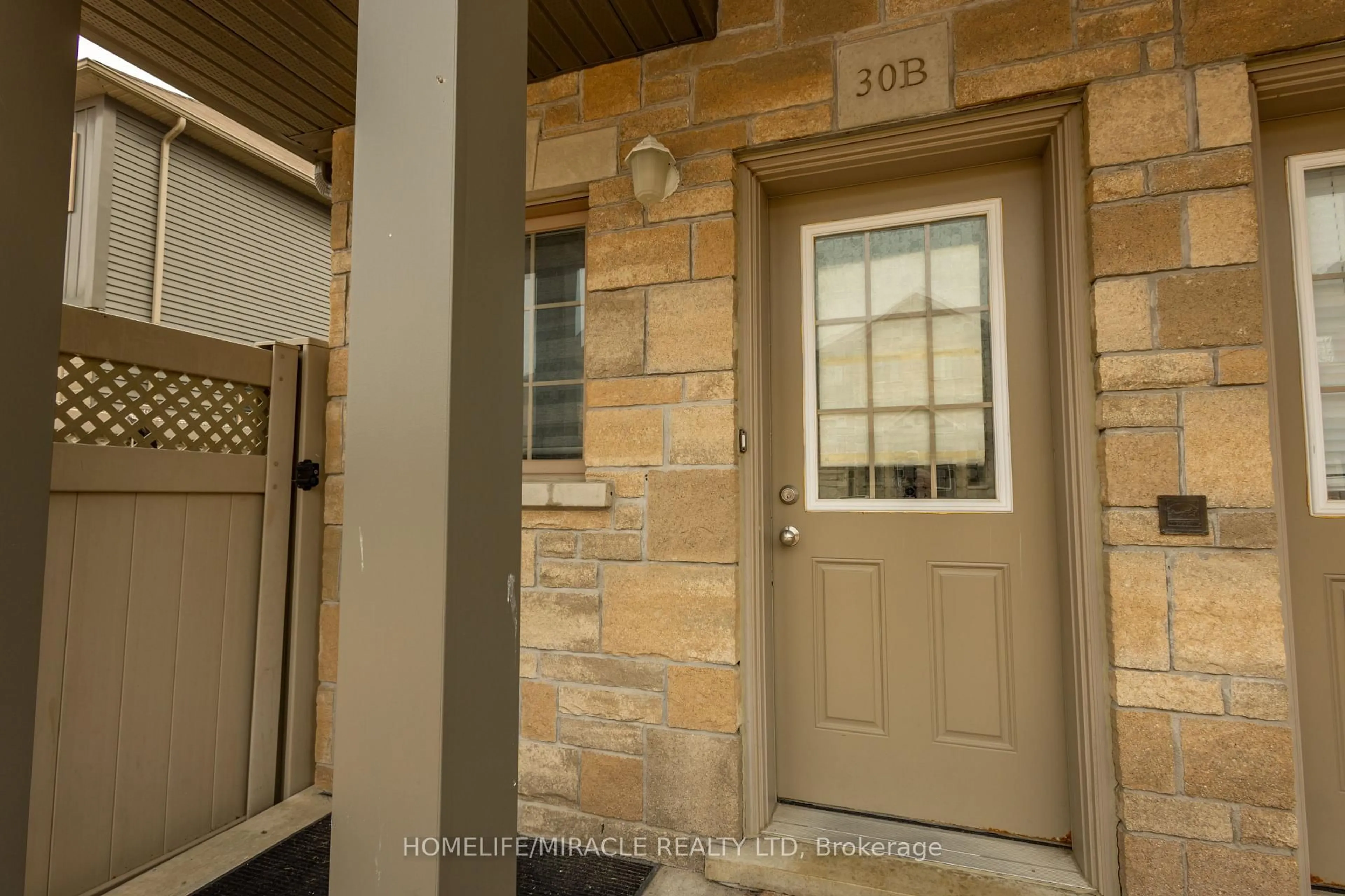 Indoor entryway for 931 Glasgow St #30B, Kitchener Ontario N2N 0B6