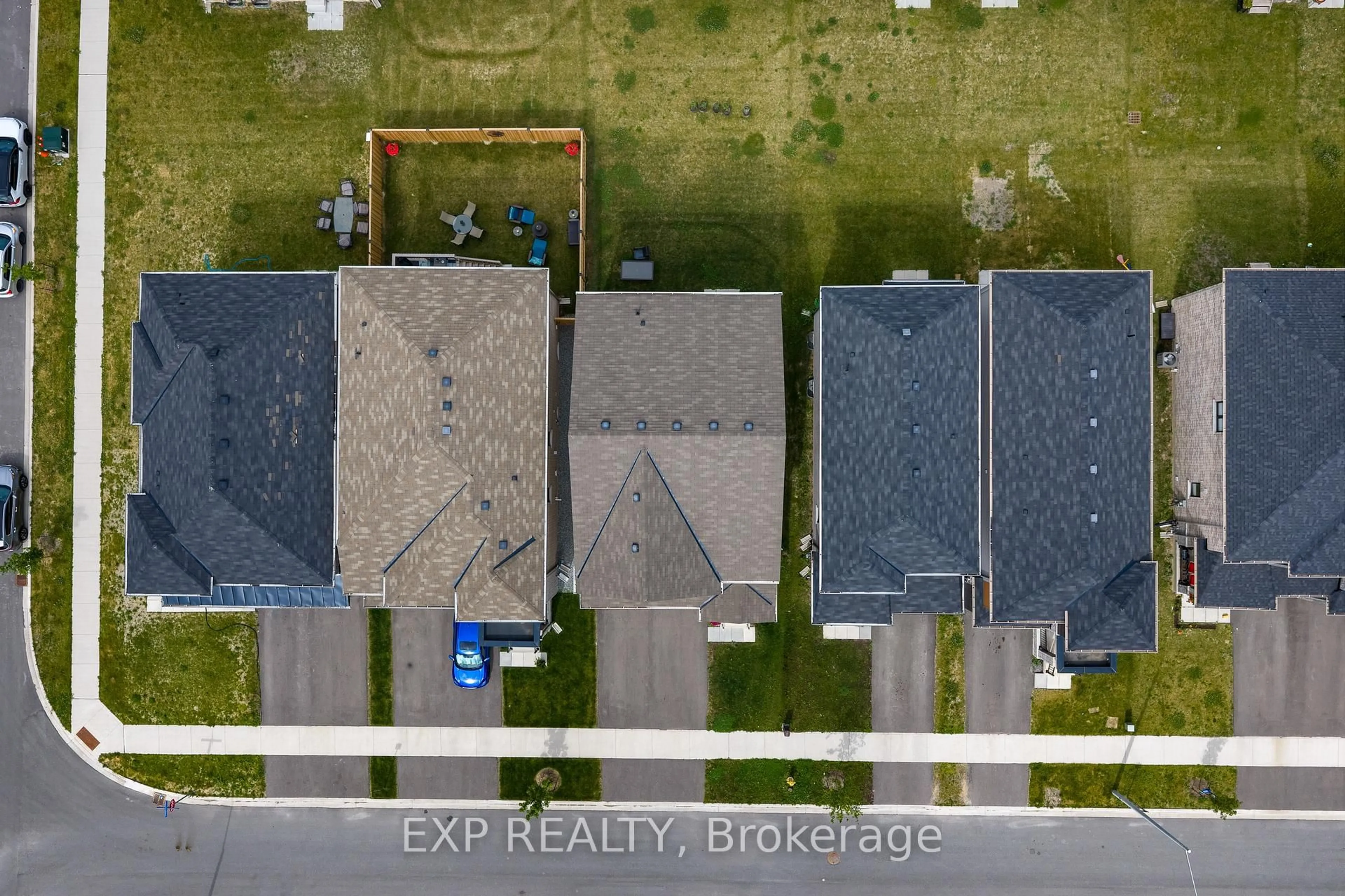 A pic from outside/outdoor area/front of a property/back of a property/a pic from drone, street for 65 Ever Sweet Way, Thorold Ontario L2V 0K8
