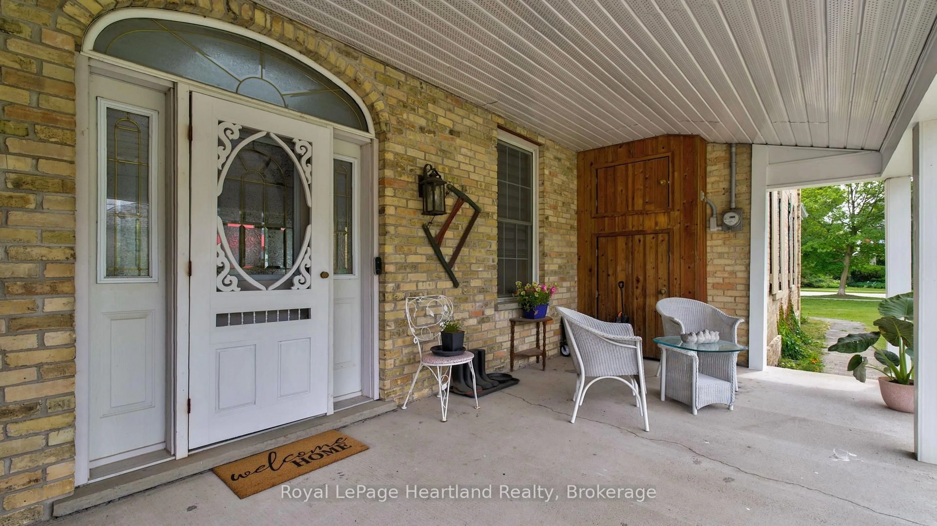 Indoor entryway for 638 Havelock St, Huron-Kinloss Ontario N0G 2H0