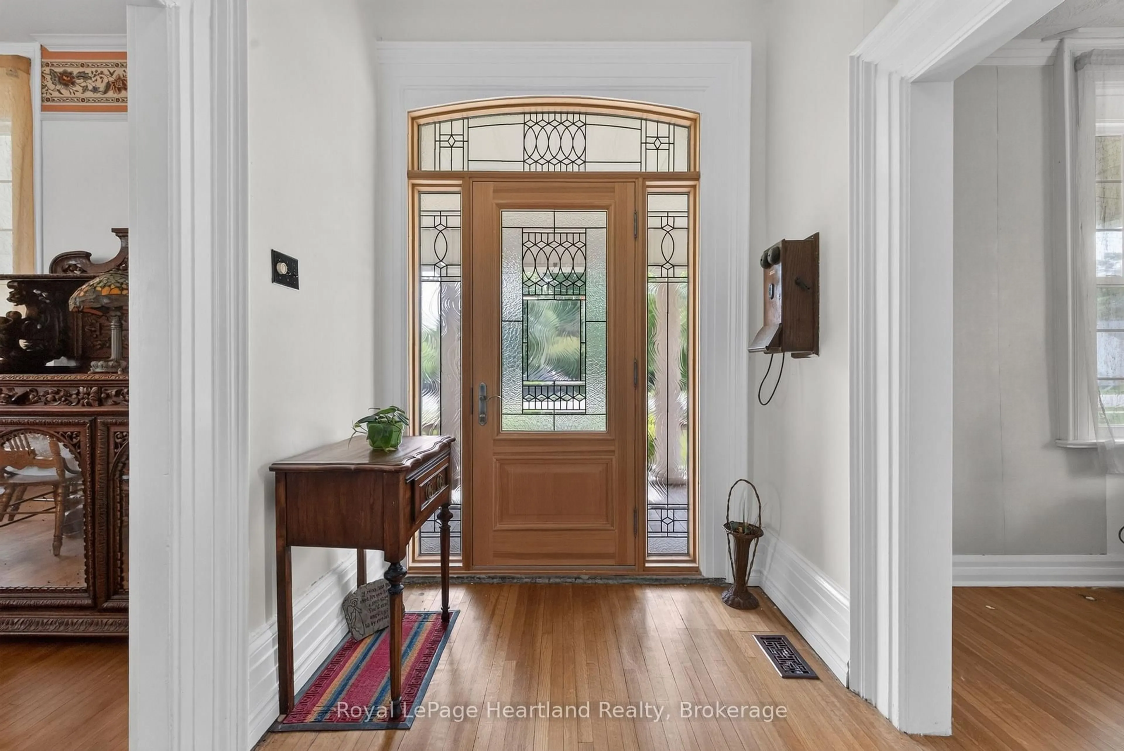 Indoor entryway for 638 Havelock St, Huron-Kinloss Ontario N0G 2H0