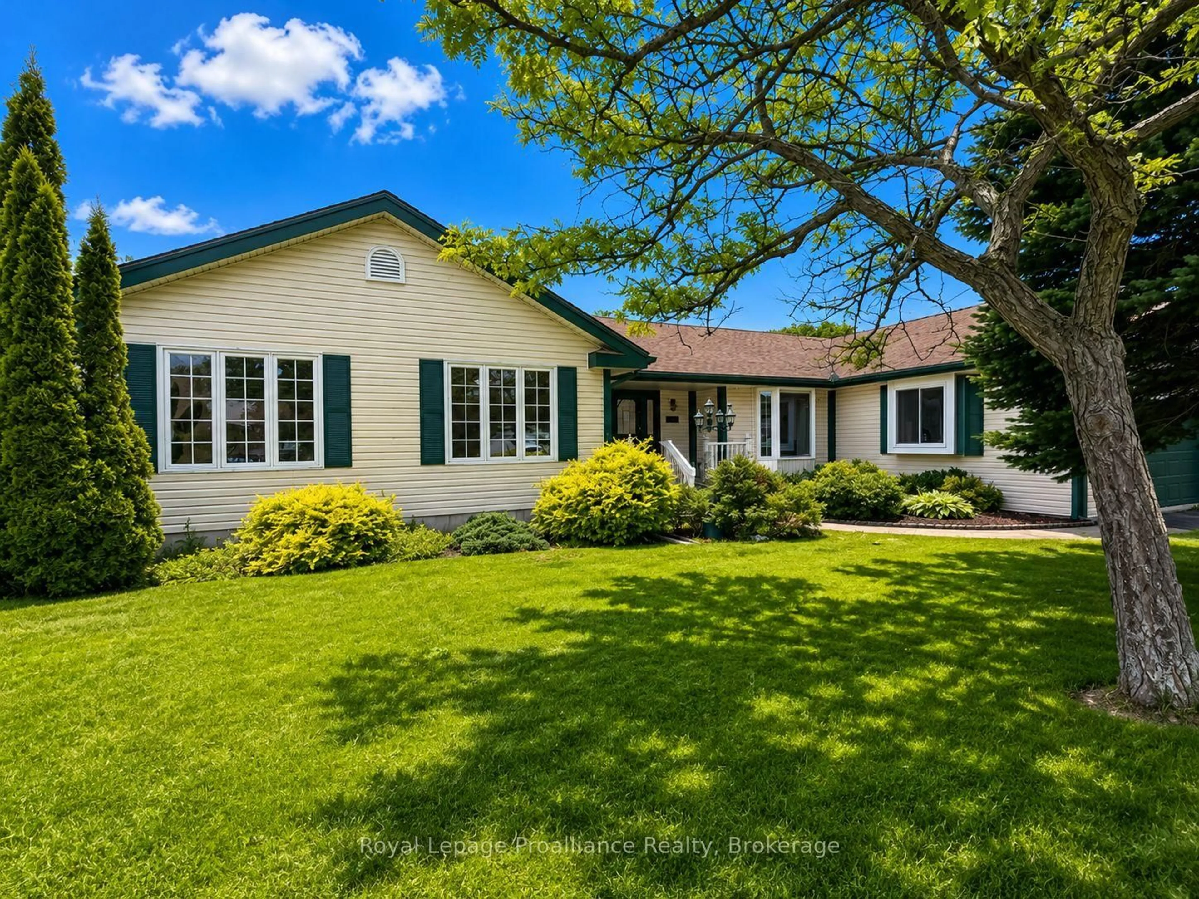 Home with vinyl exterior material, street for 88 Westwind Cres, Prince Edward County Ontario K0K 3L0