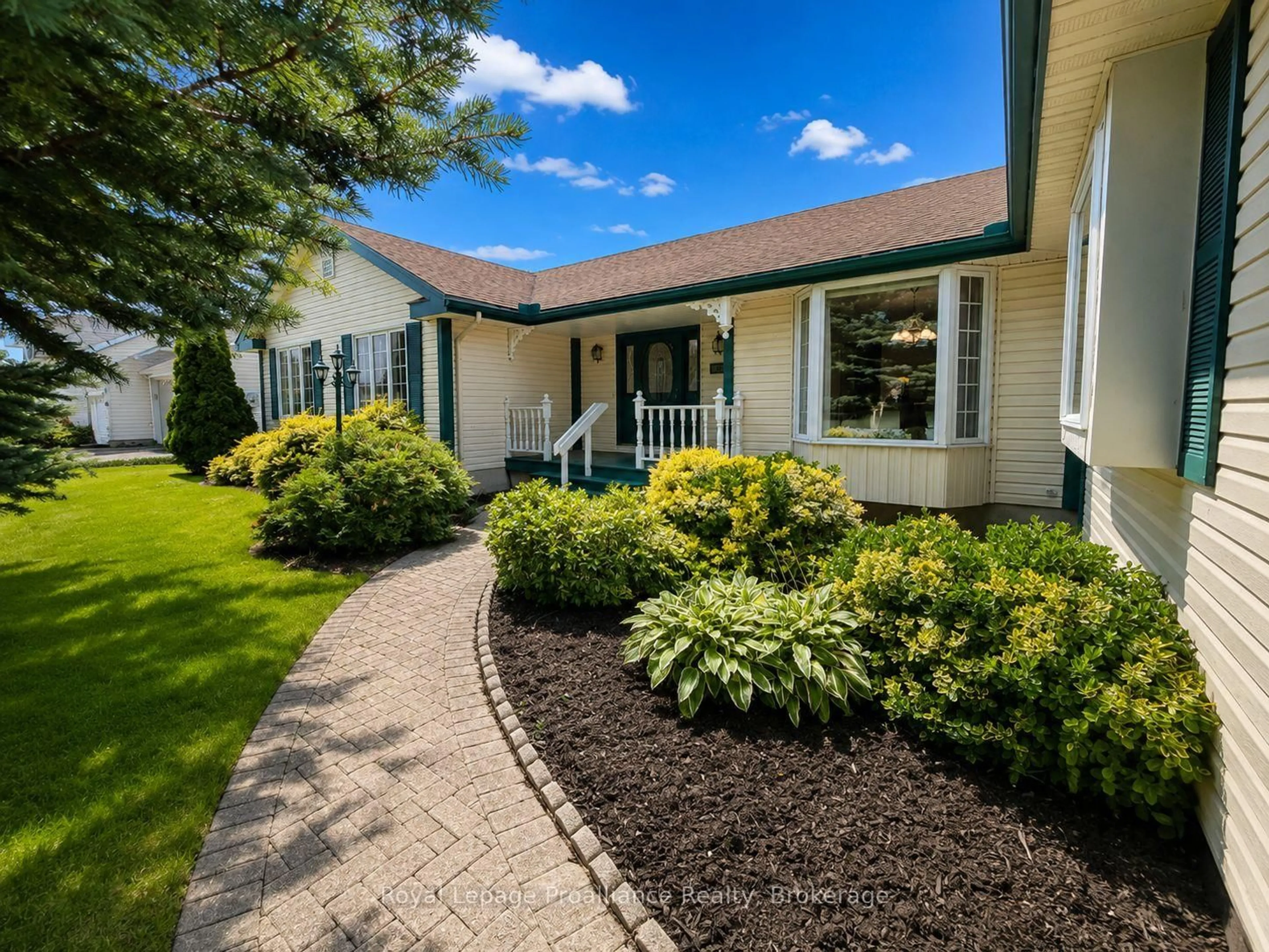 Home with vinyl exterior material, street for 88 Westwind Cres, Prince Edward County Ontario K0K 3L0