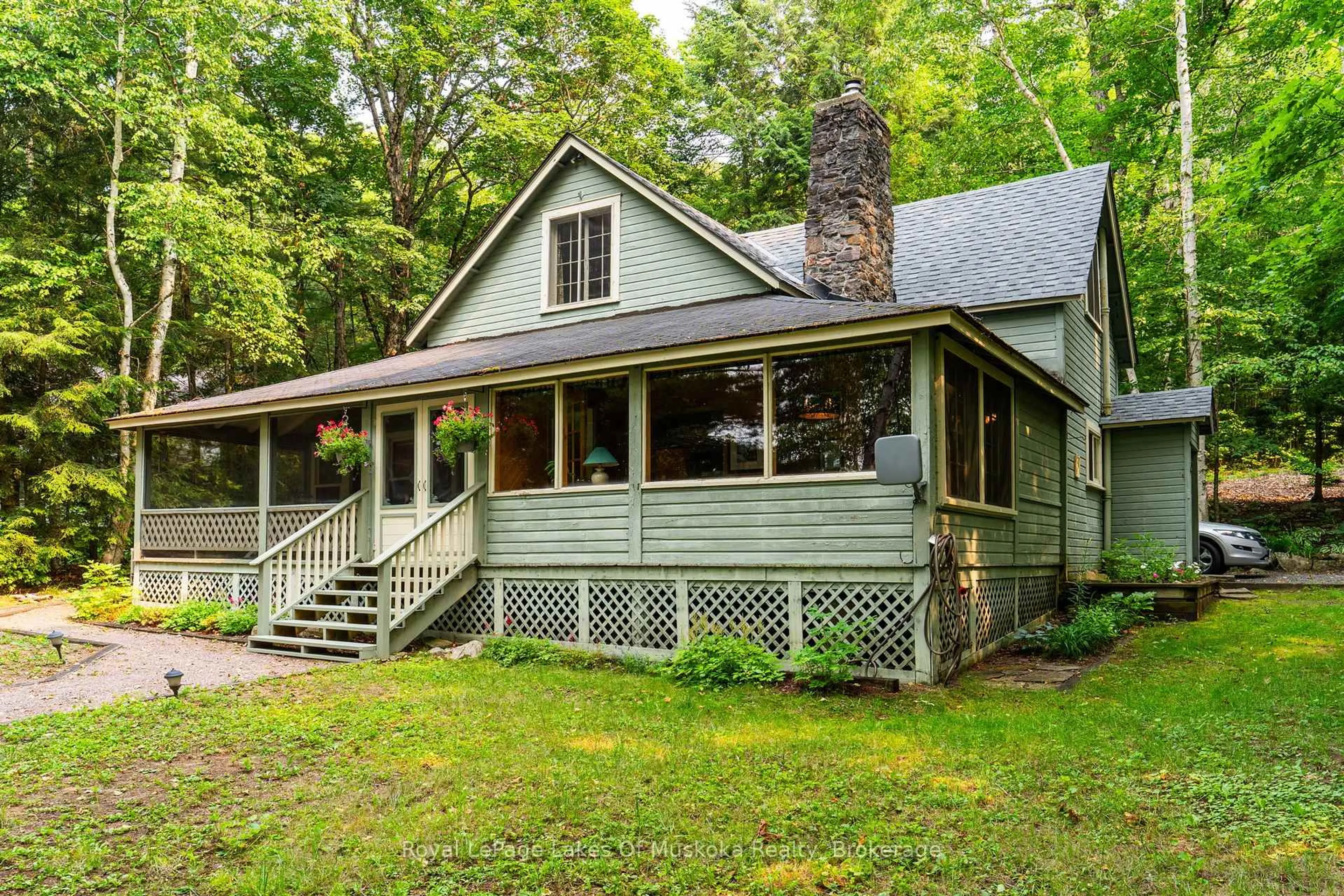 Home with vinyl exterior material, unknown for 1507 Old Hwy 117 Rd, Lake of Bays Ontario P0B 1A0