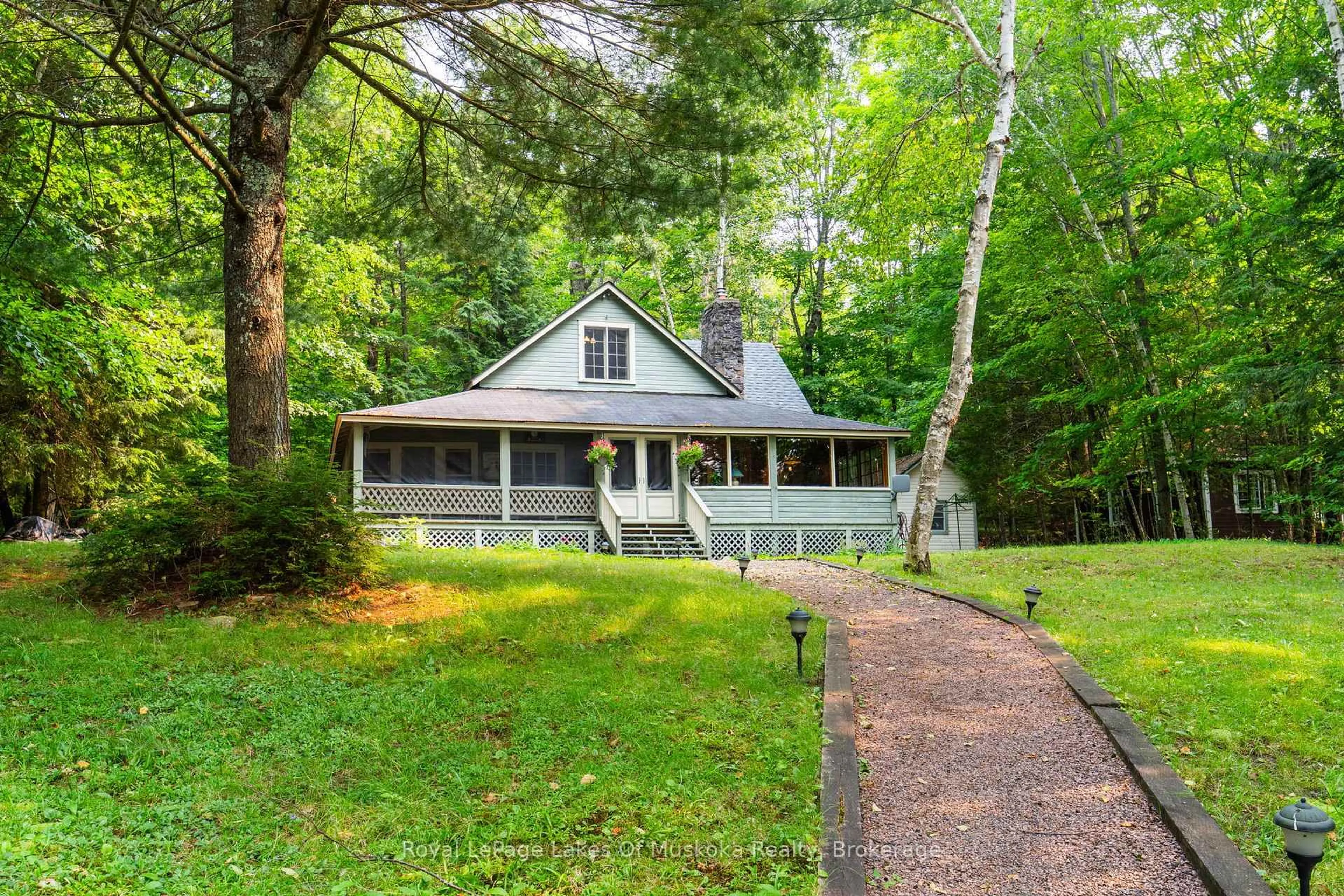 Home with vinyl exterior material, unknown for 1507 Old Hwy 117 Rd, Lake of Bays Ontario P0B 1A0