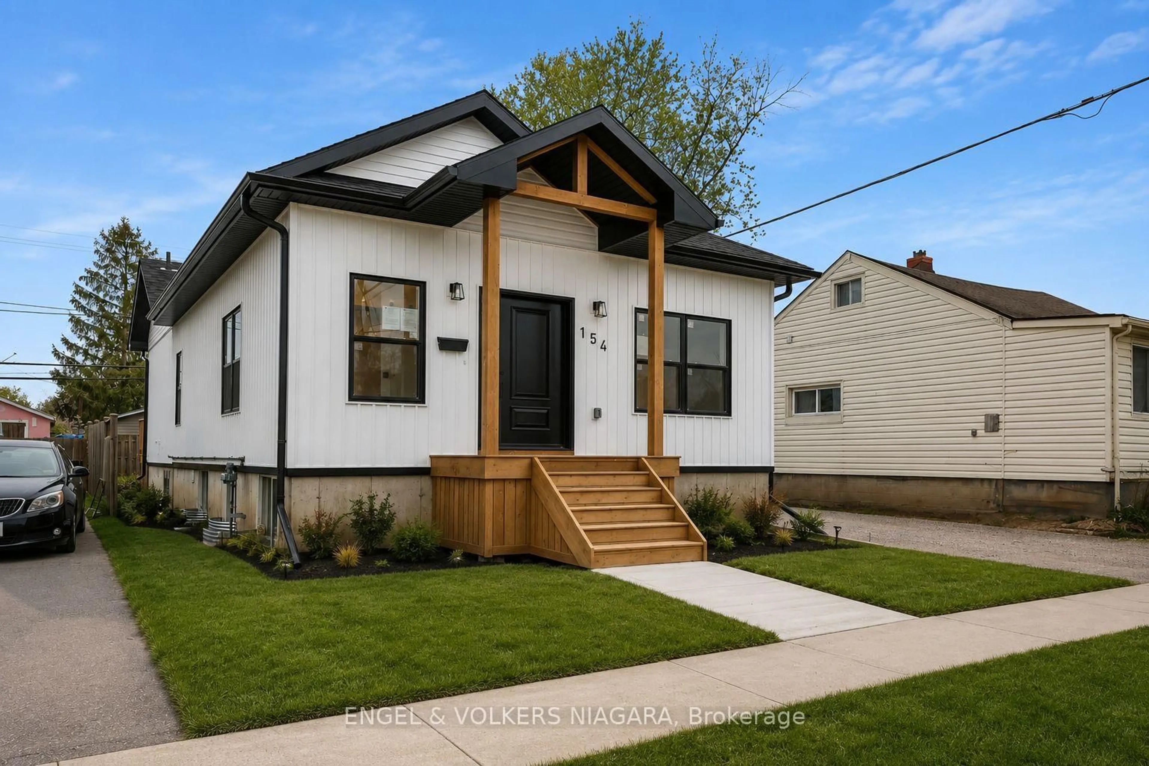 Home with brick exterior material, street for 154 Roosevelt Ave, Welland Ontario L3B 2G7