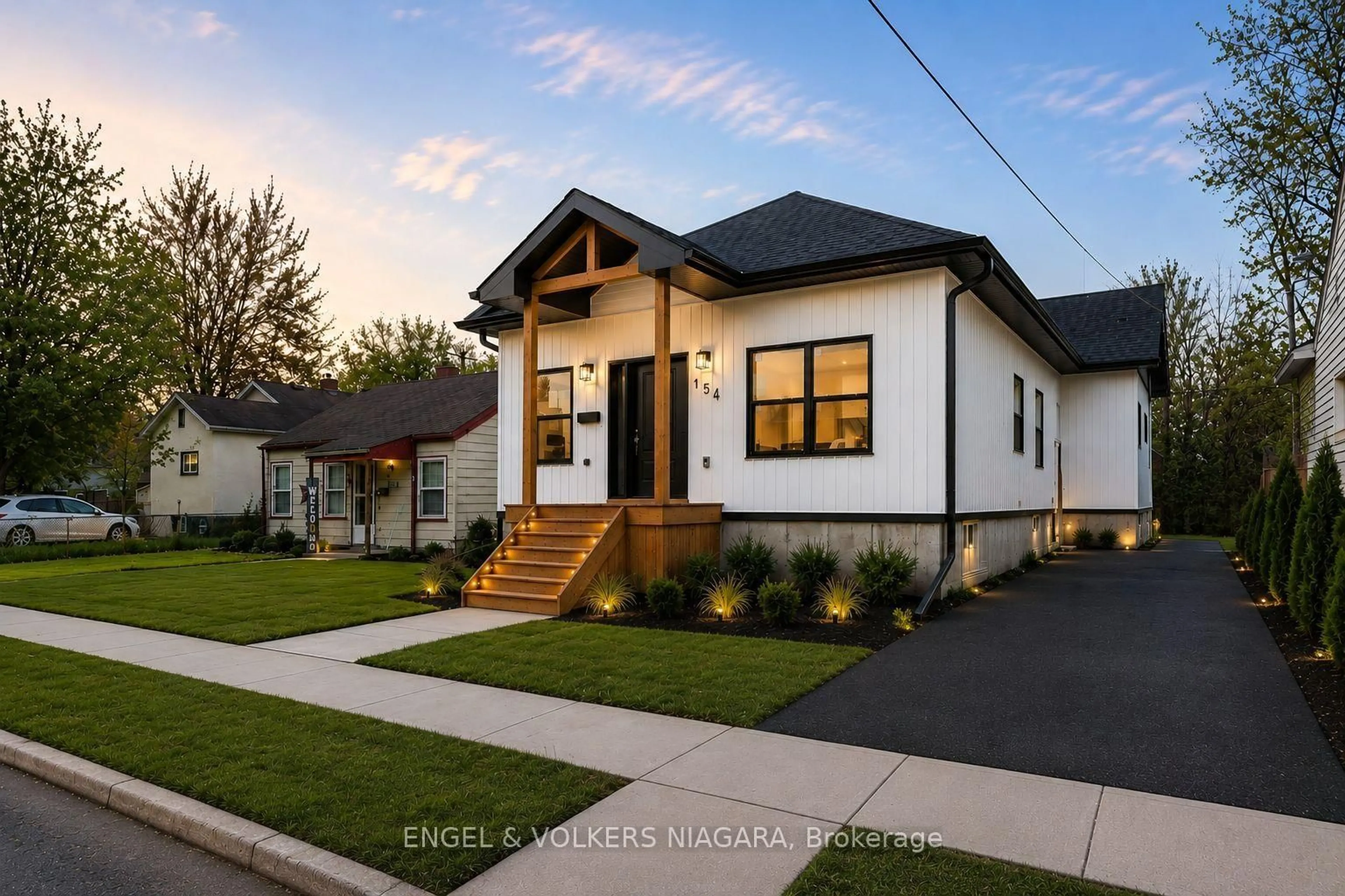 Home with brick exterior material, street for 154 Roosevelt Ave, Welland Ontario L3B 2G7