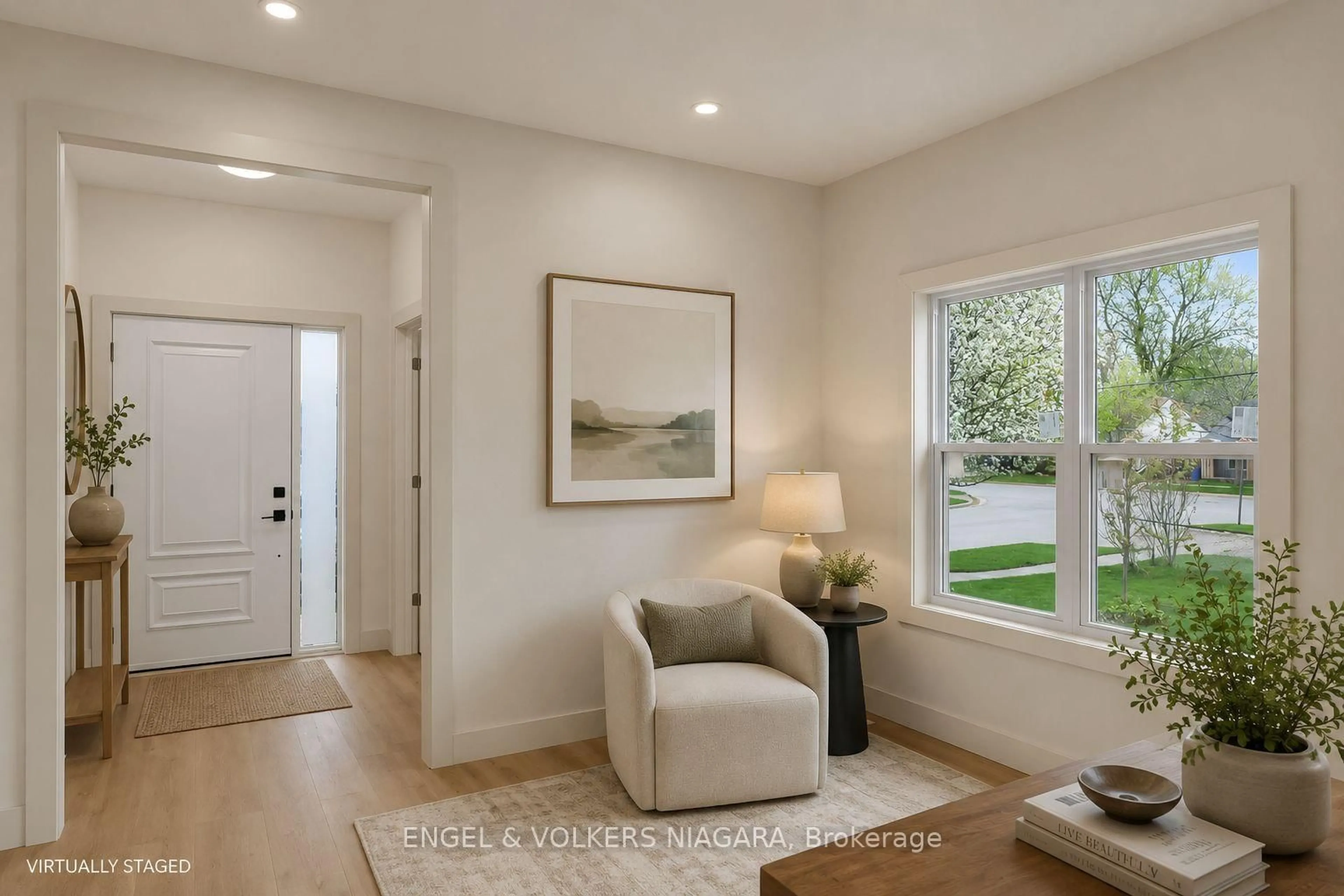 Indoor entryway for 154 Roosevelt Ave, Welland Ontario L3B 2G7
