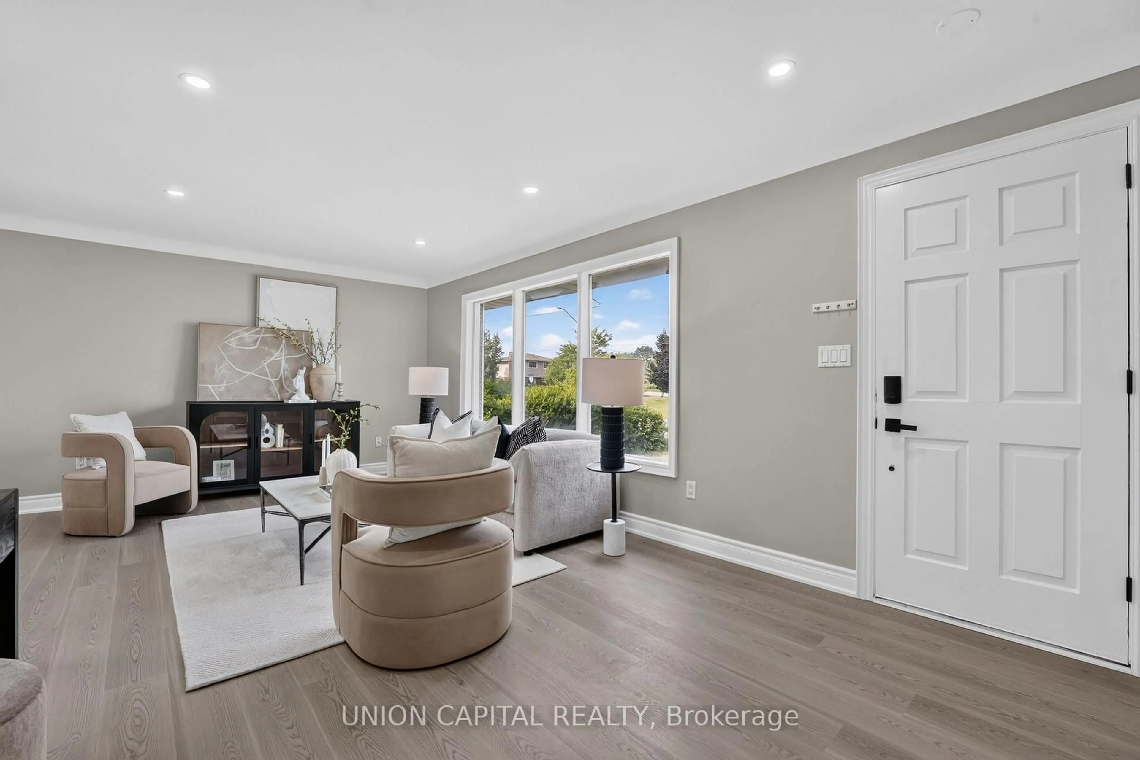 Living room with furniture, unknown for 30 Collier Rd, Thorold Ontario L2V 2X1