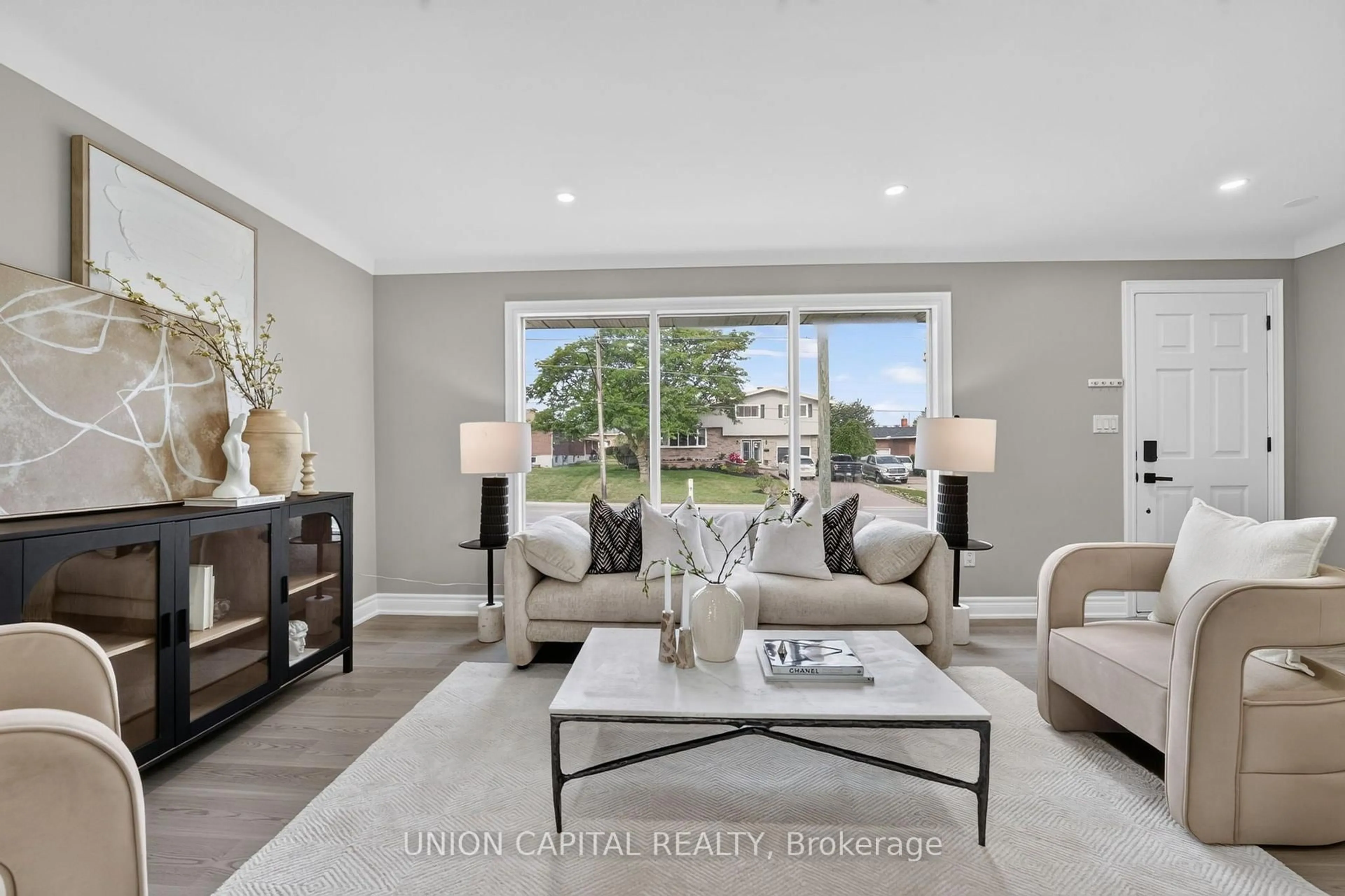 Living room with furniture, unknown for 30 Collier Rd, Thorold Ontario L2V 2X1