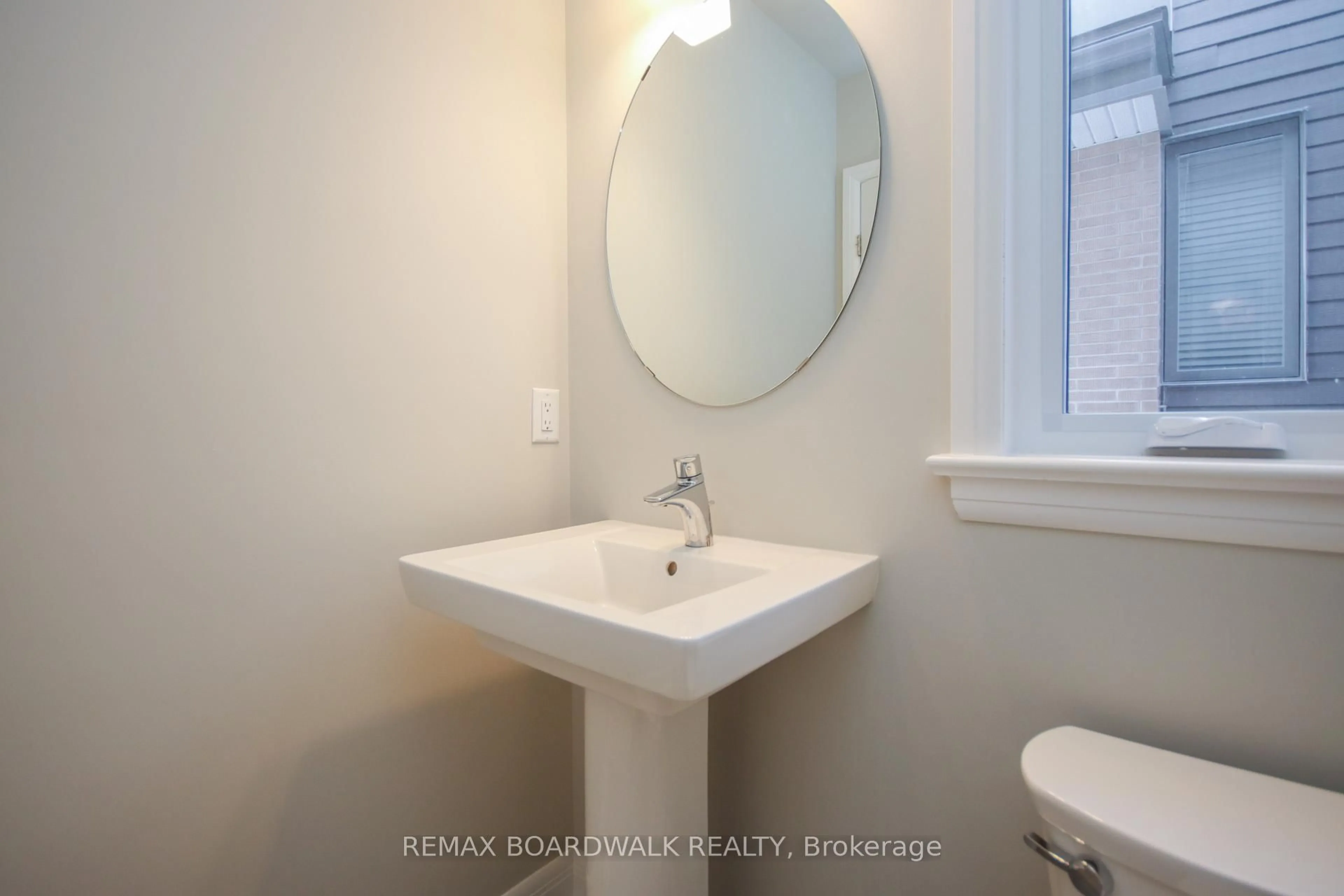 Standard bathroom, ceramic/tile floor for 74 Michael Stoqua St, Ottawa Ontario K1K 5A2