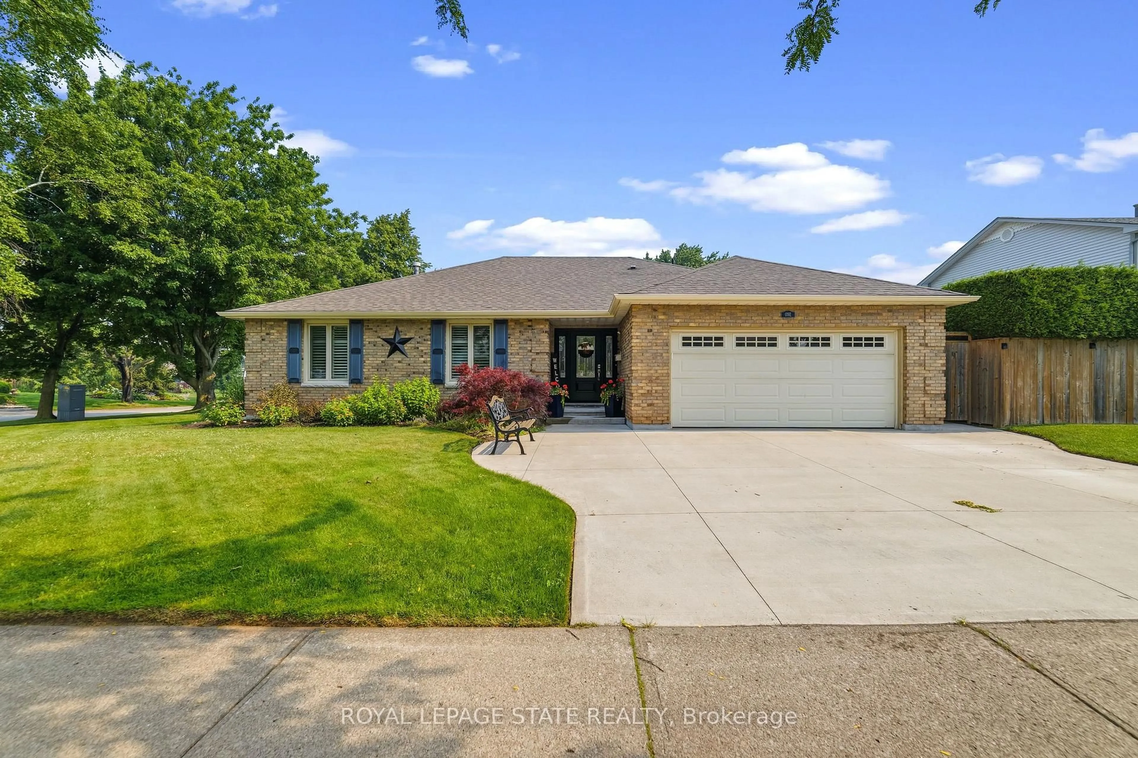 Home with brick exterior material, street for 1 Banburry Cres, Grimsby Ontario L3M 4R8