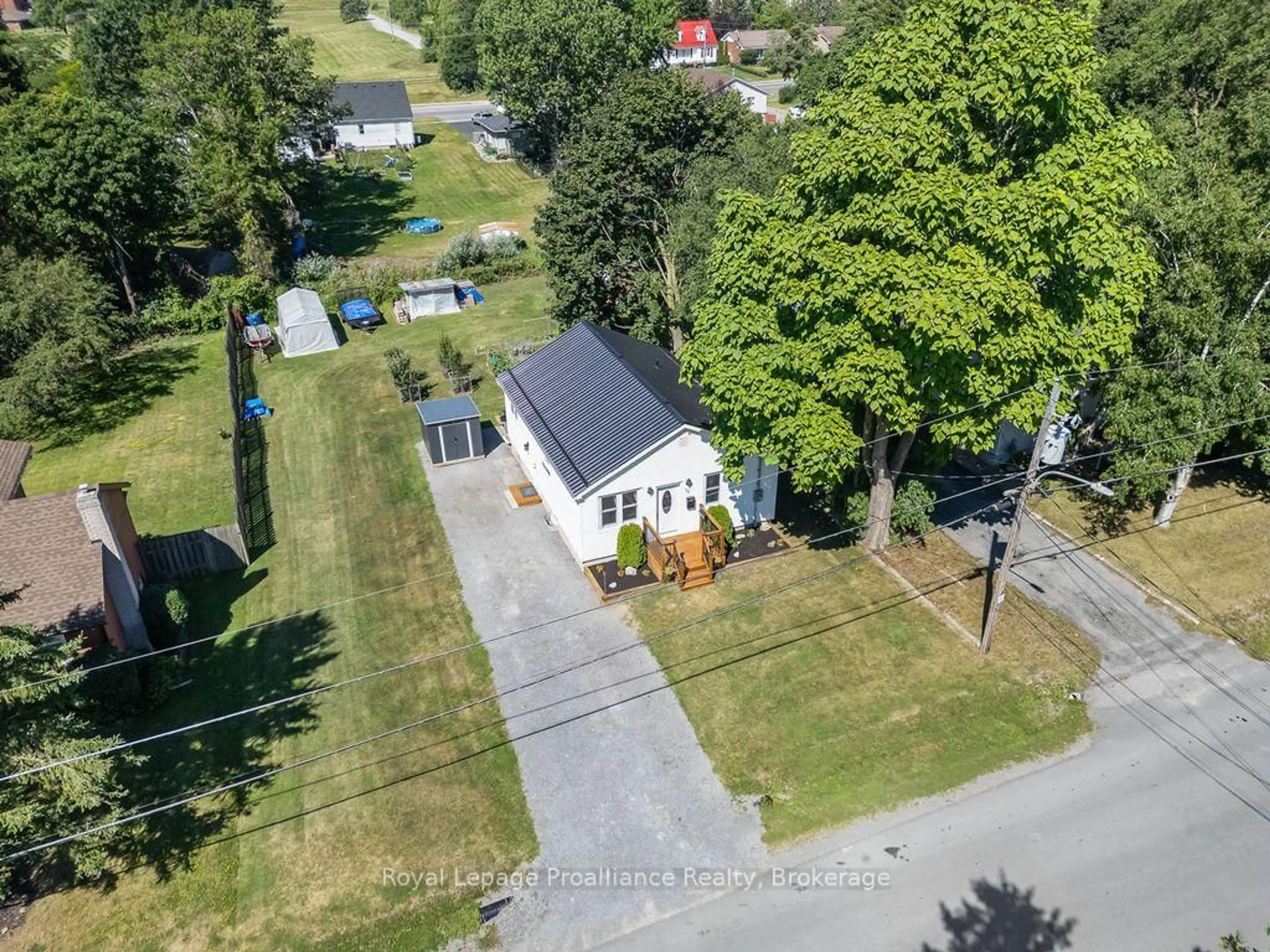 A pic from outside/outdoor area/front of a property/back of a property/a pic from drone, street for 76 Wright Ave, Belleville Ontario K8P 4E6