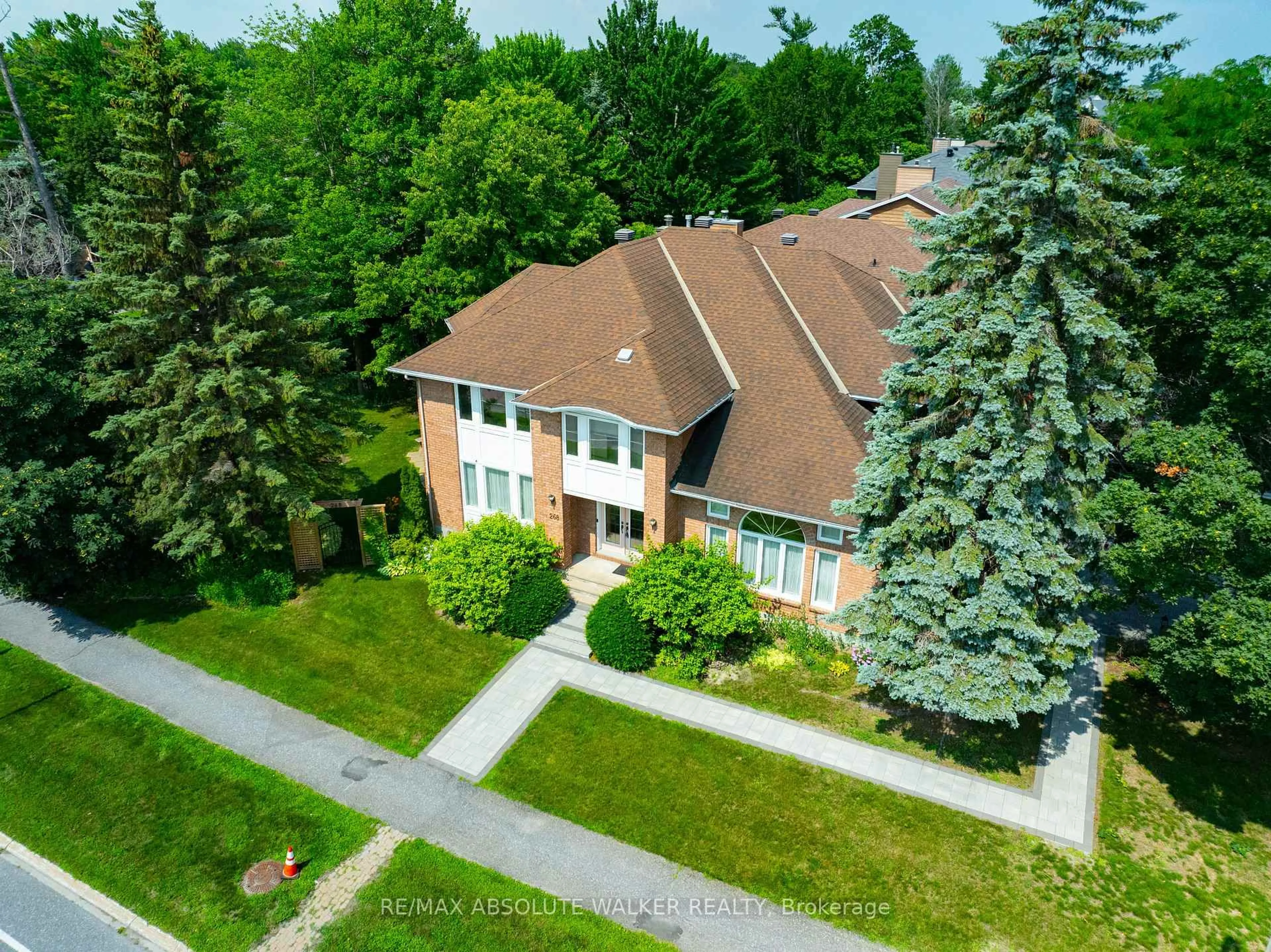 A pic from outside/outdoor area/front of a property/back of a property/a pic from drone, street for 268 Pine Hill Dr, Kanata Ontario K2M 2B6