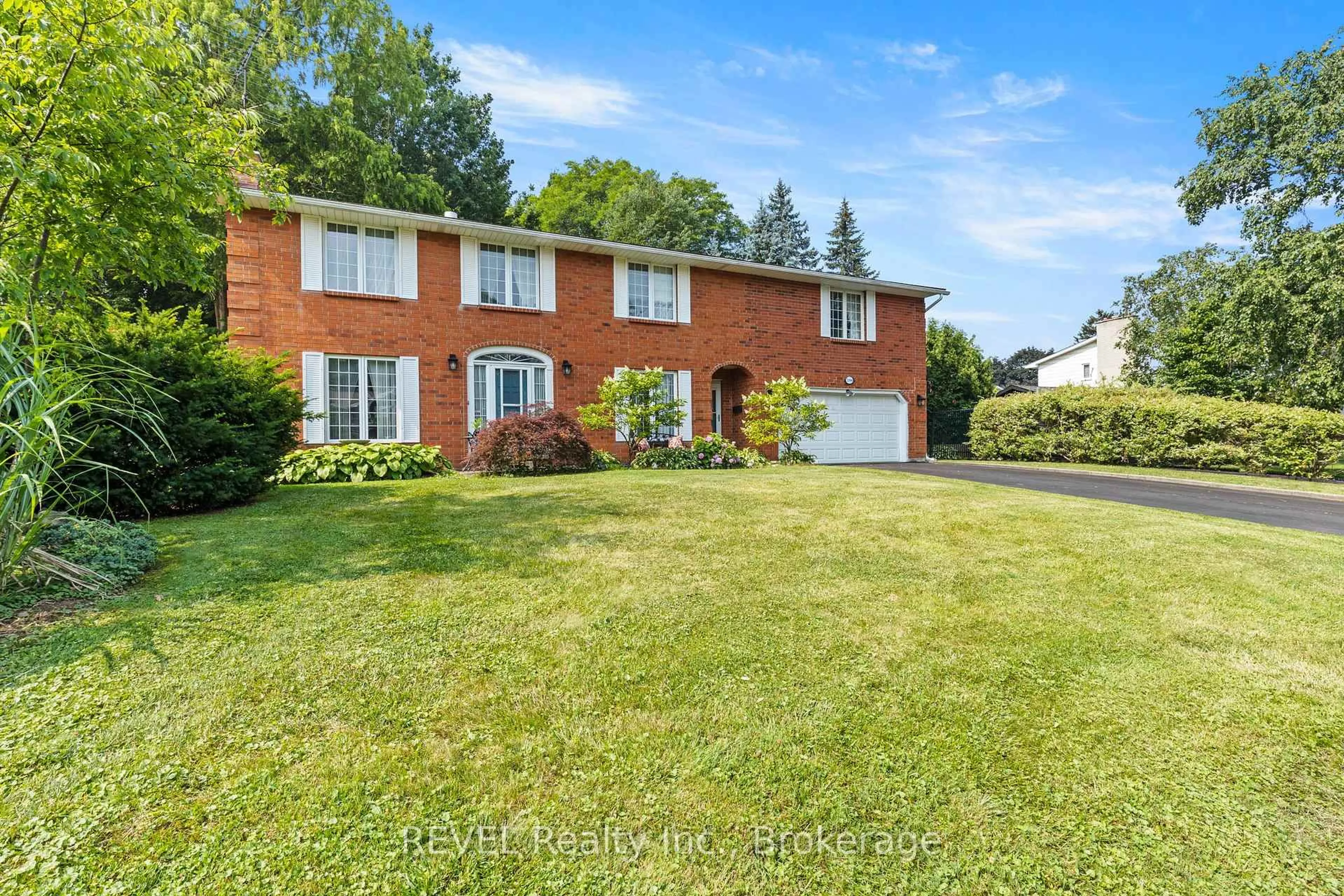 Home with brick exterior material, street for 7190 Waterloo Dr, Niagara Falls Ontario L2J 1E2