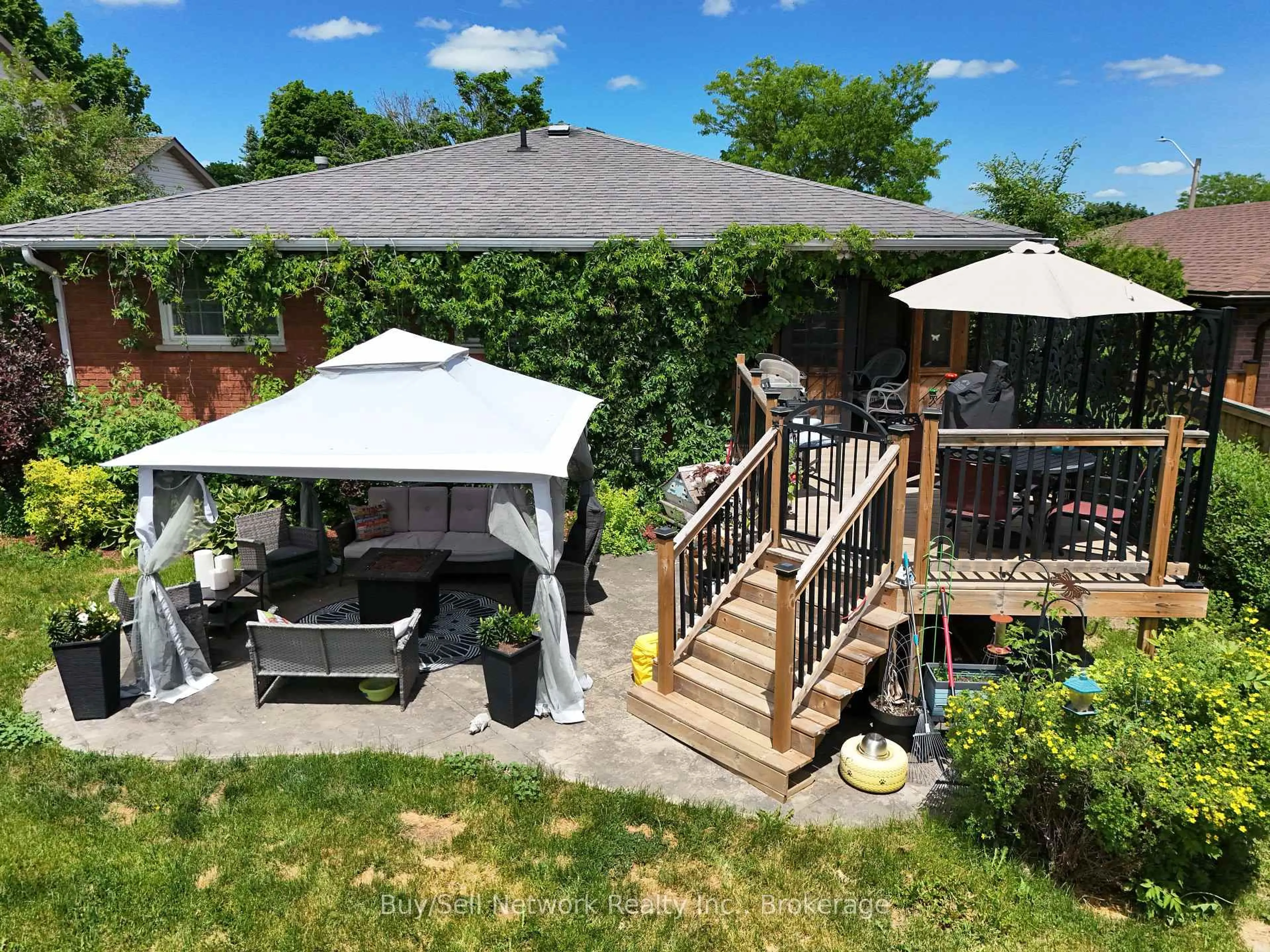 A pic from outside/outdoor area/front of a property/back of a property/a pic from drone, unknown for 2504 Idyllwood Cres, Peterborough Ontario K9L 1Y9