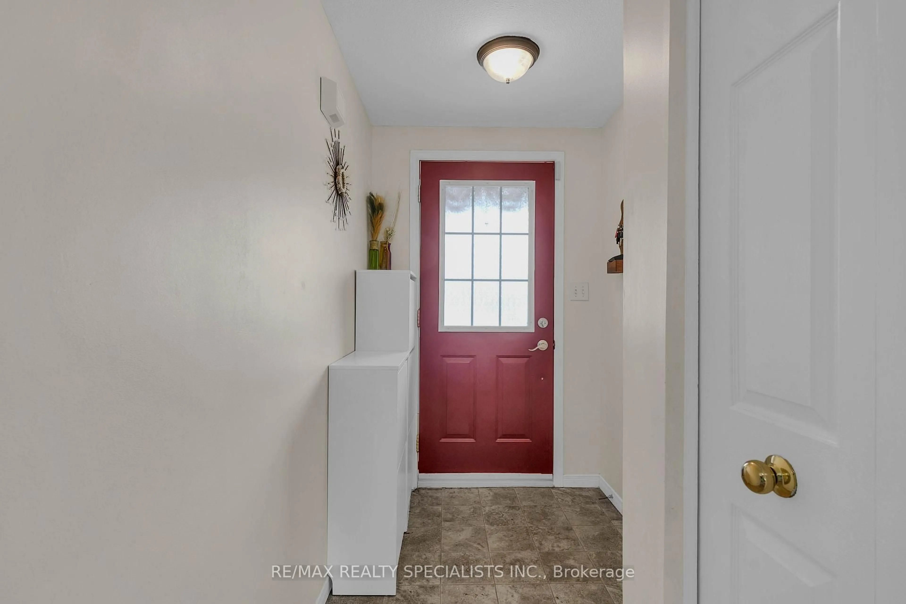 Indoor entryway for 219 Prosperity Dr, Kitchener Ontario N2E 4E5