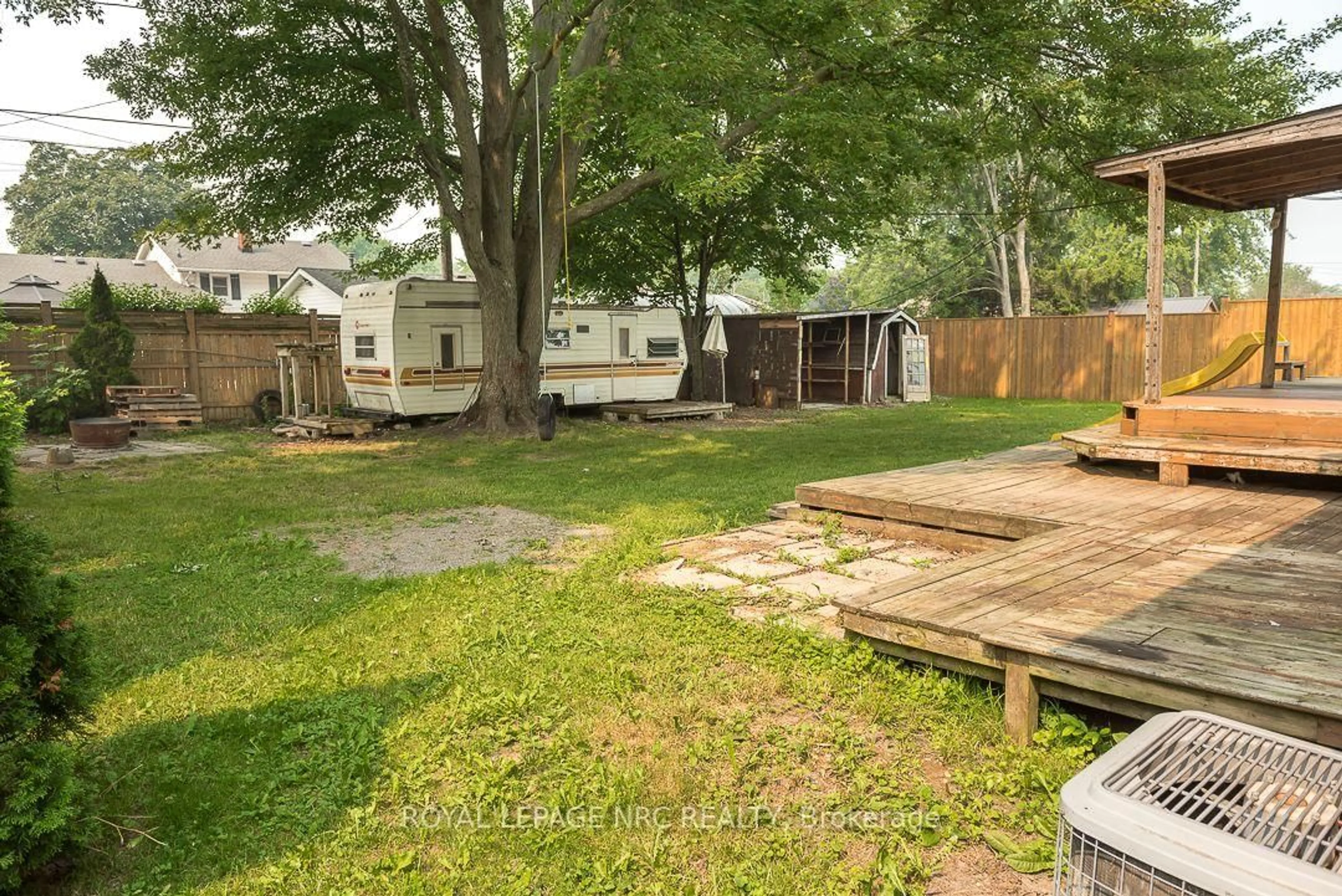 Patio, unknown for 64 Springfield St, Welland Ontario L3B 5M3