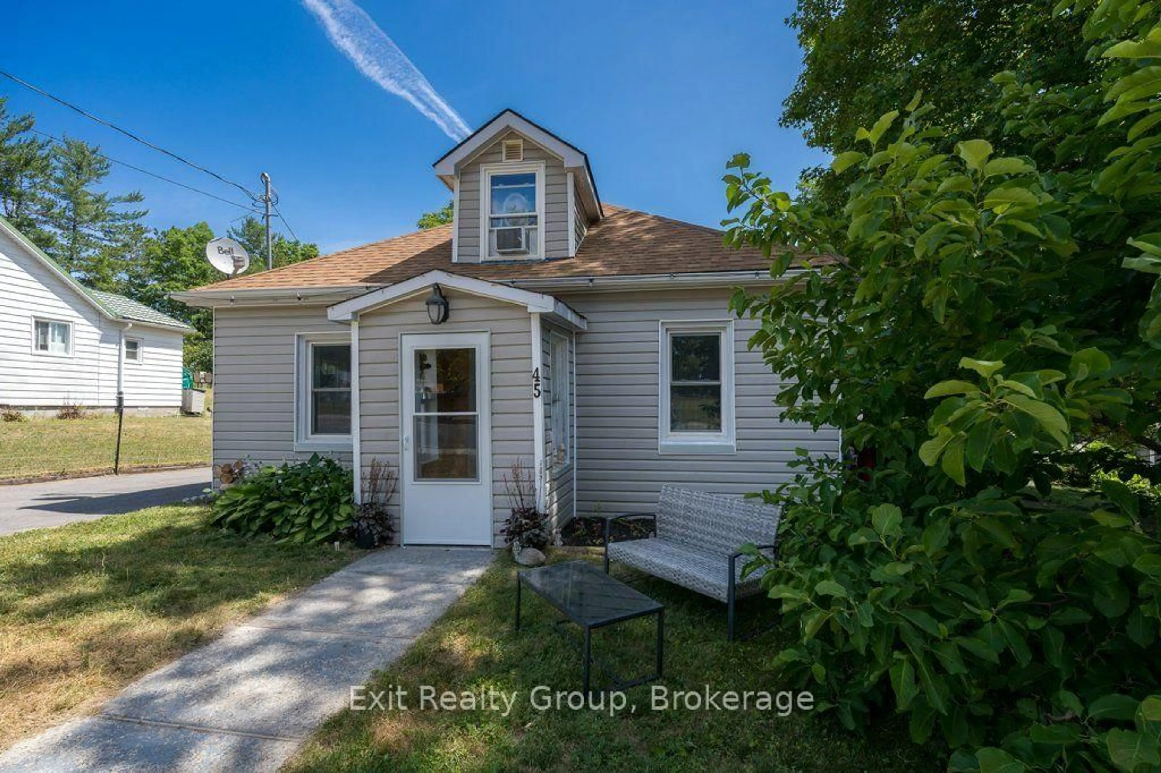 A pic from outside/outdoor area/front of a property/back of a property/a pic from drone, street for 45 McClellan St, Tweed Ontario K0K 3J0