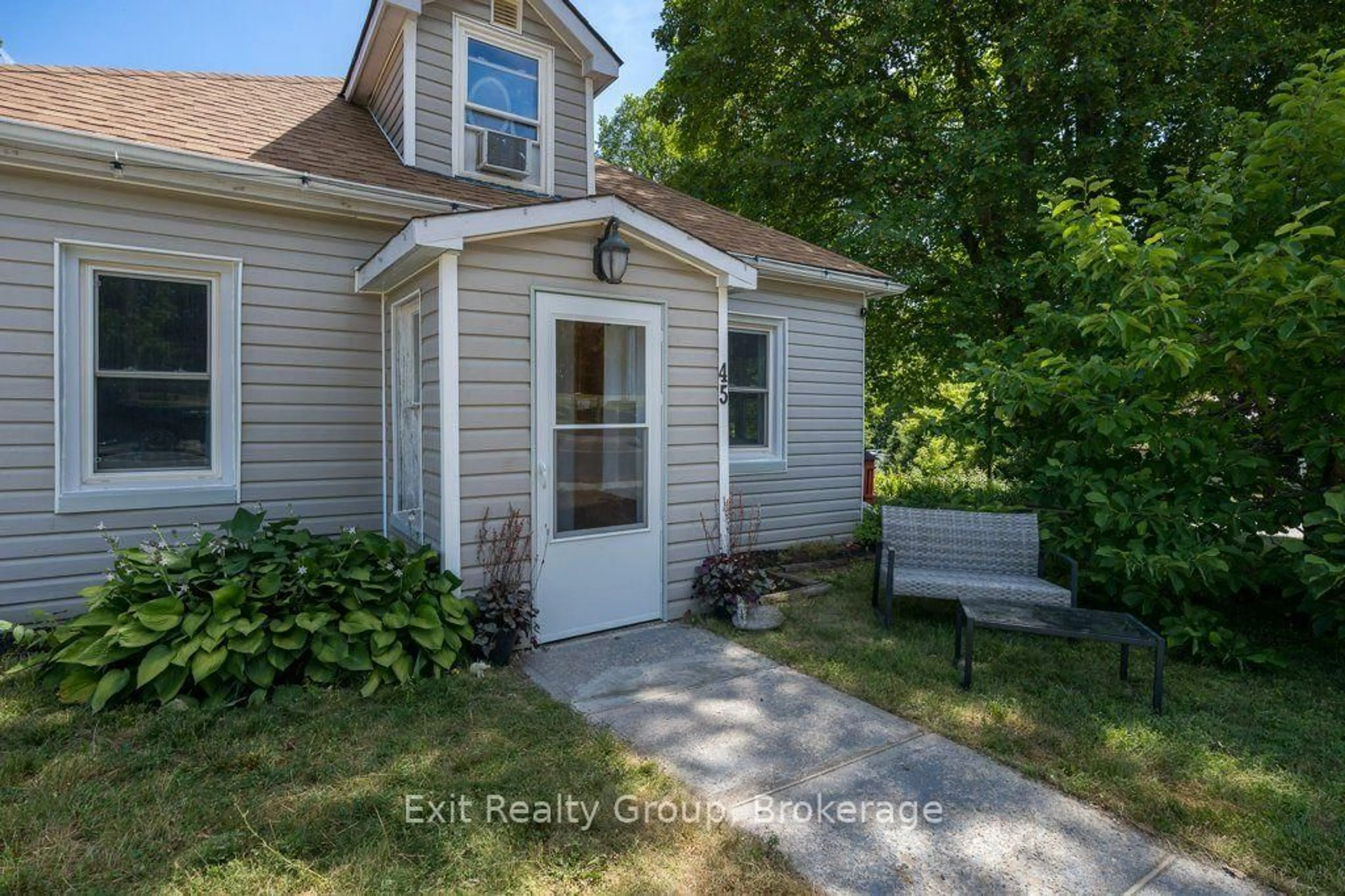 A pic from outside/outdoor area/front of a property/back of a property/a pic from drone, street for 45 McClellan St, Tweed Ontario K0K 3J0