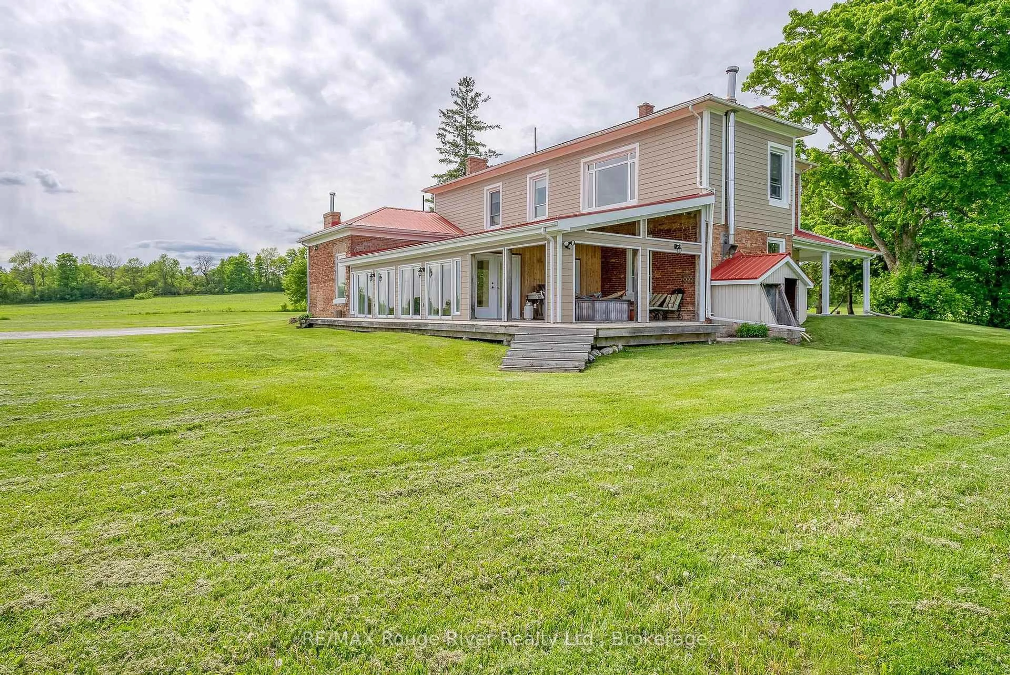 A pic from outside/outdoor area/front of a property/back of a property/a pic from drone, unknown for 733 COUNTY RD 2 RD Rd, Otonabee-South Monaghan Ontario K0L 1B0