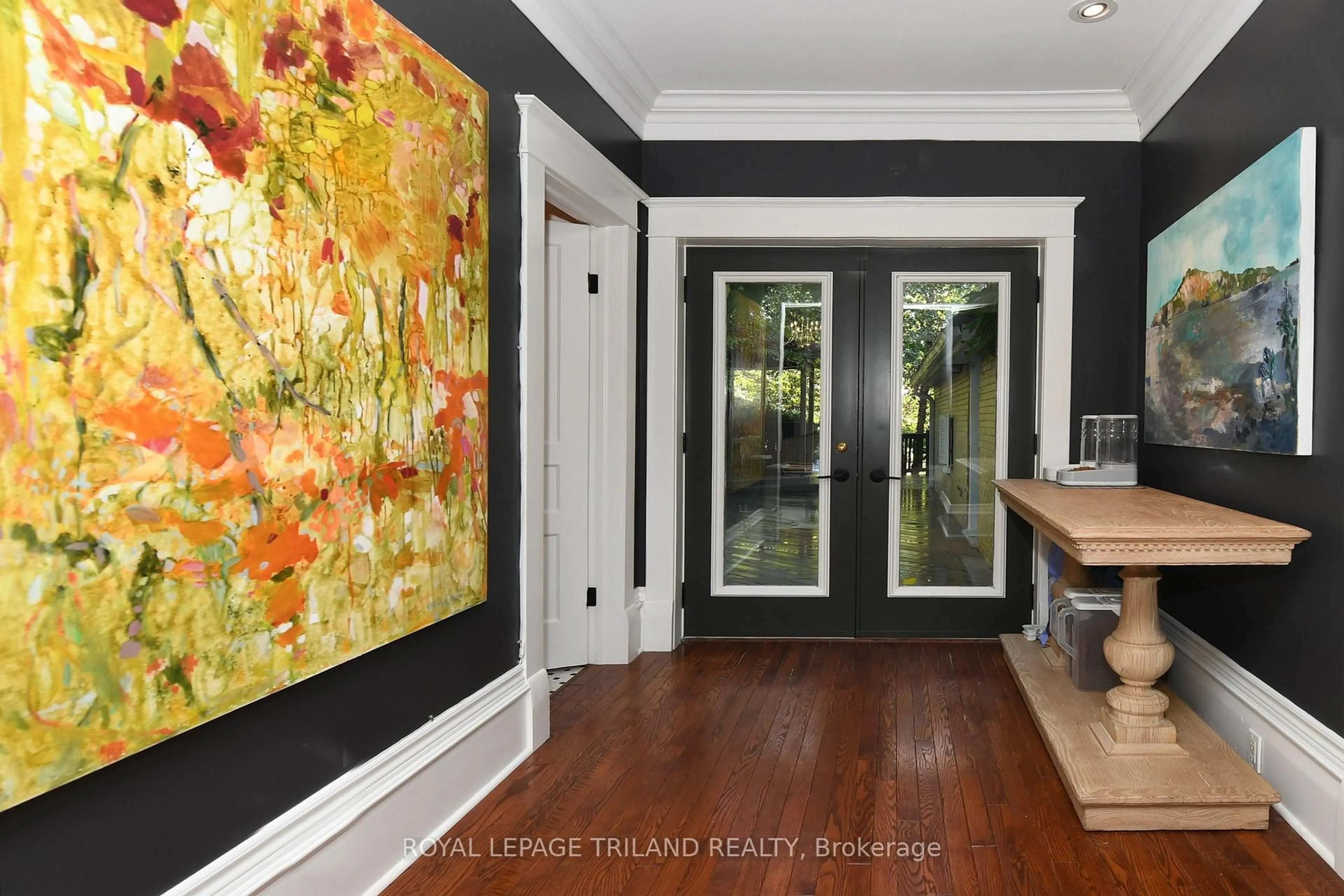 Indoor entryway for 12 VICTORIA St, Middlesex Centre Ontario N0L 1E0