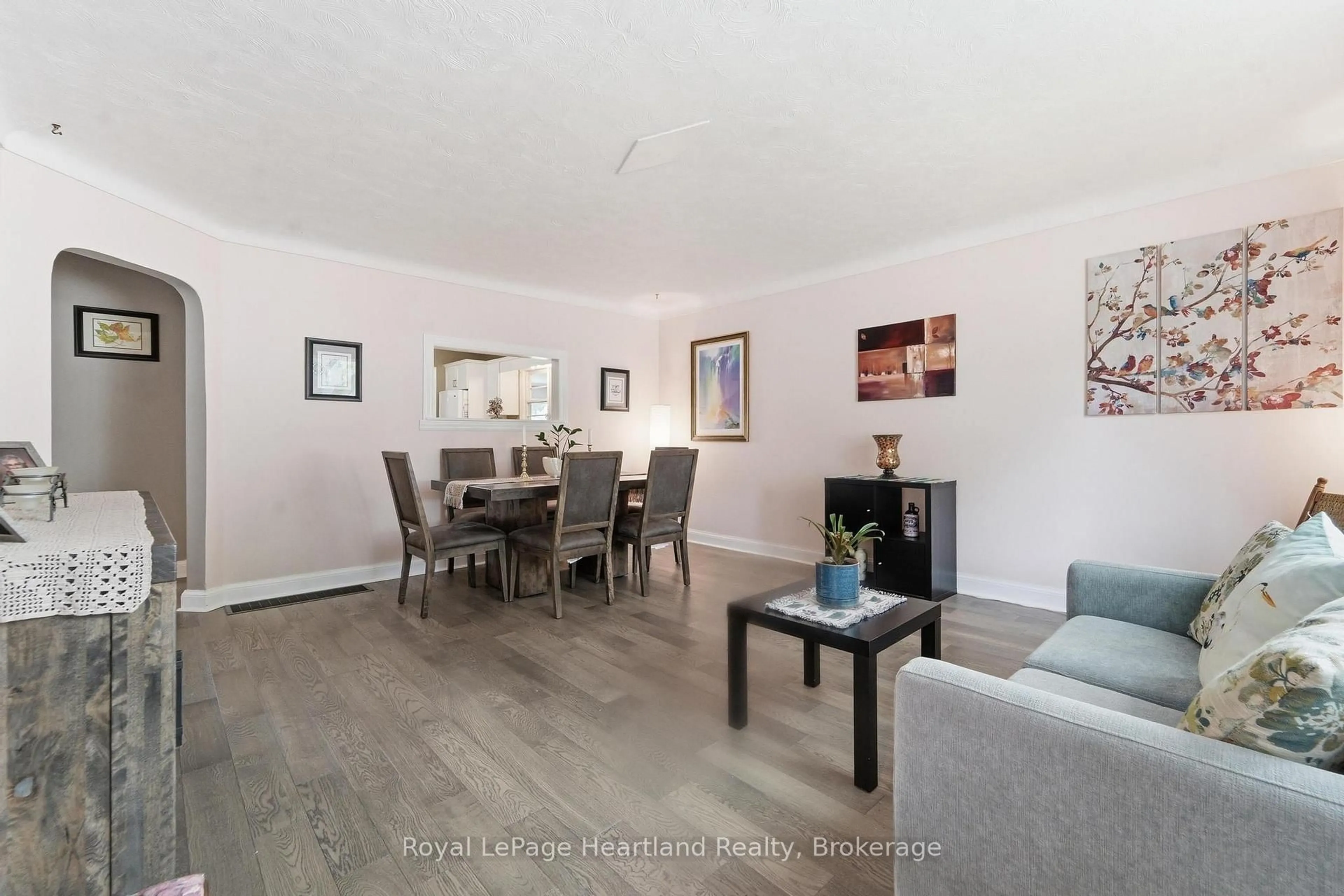 Living room with furniture, wood/laminate floor for 175 BROCK St, Goderich Ontario N7A 1R4