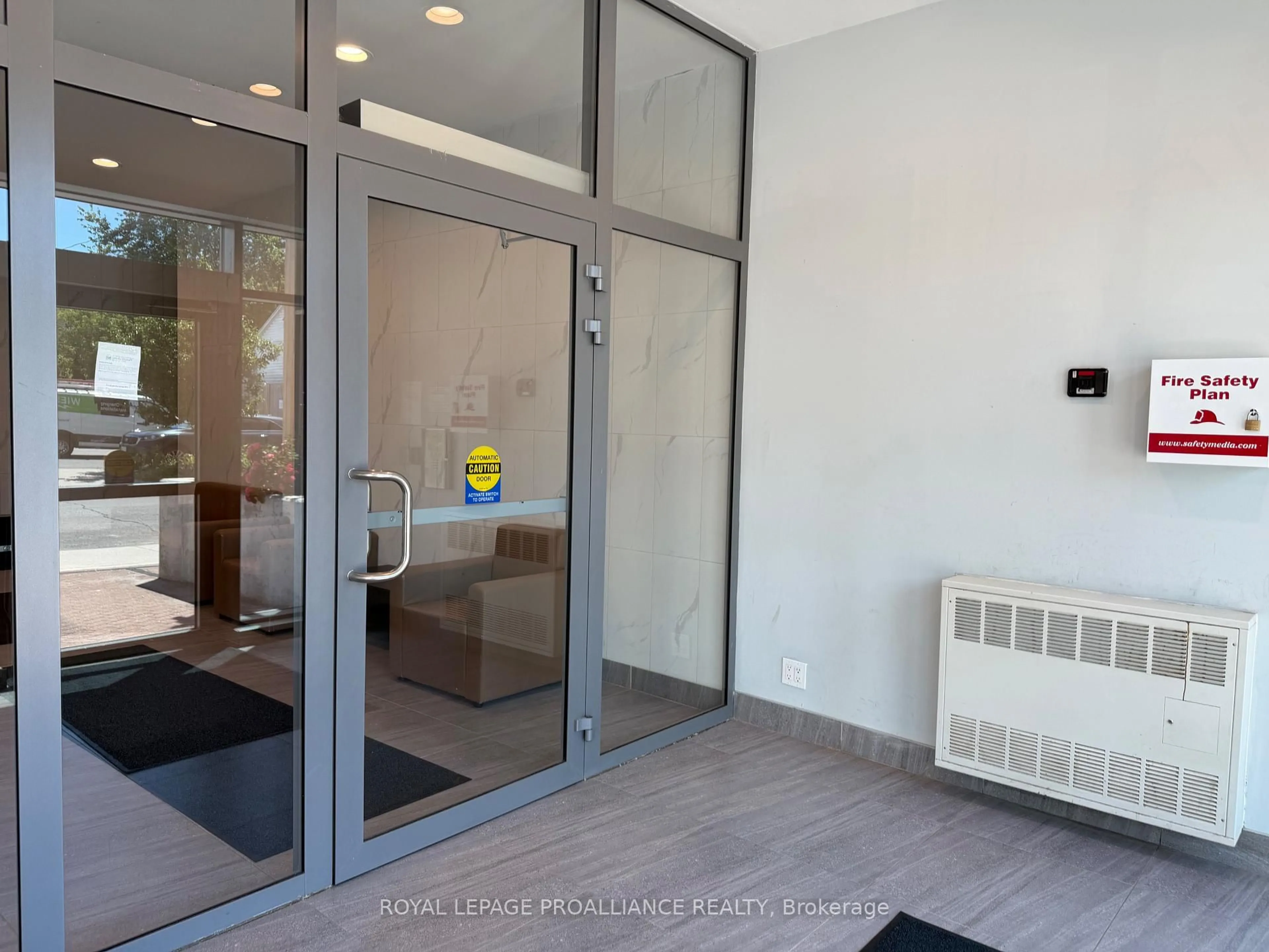 Indoor foyer for 652 Princess St #913, Kingston Ontario K7L 1E5