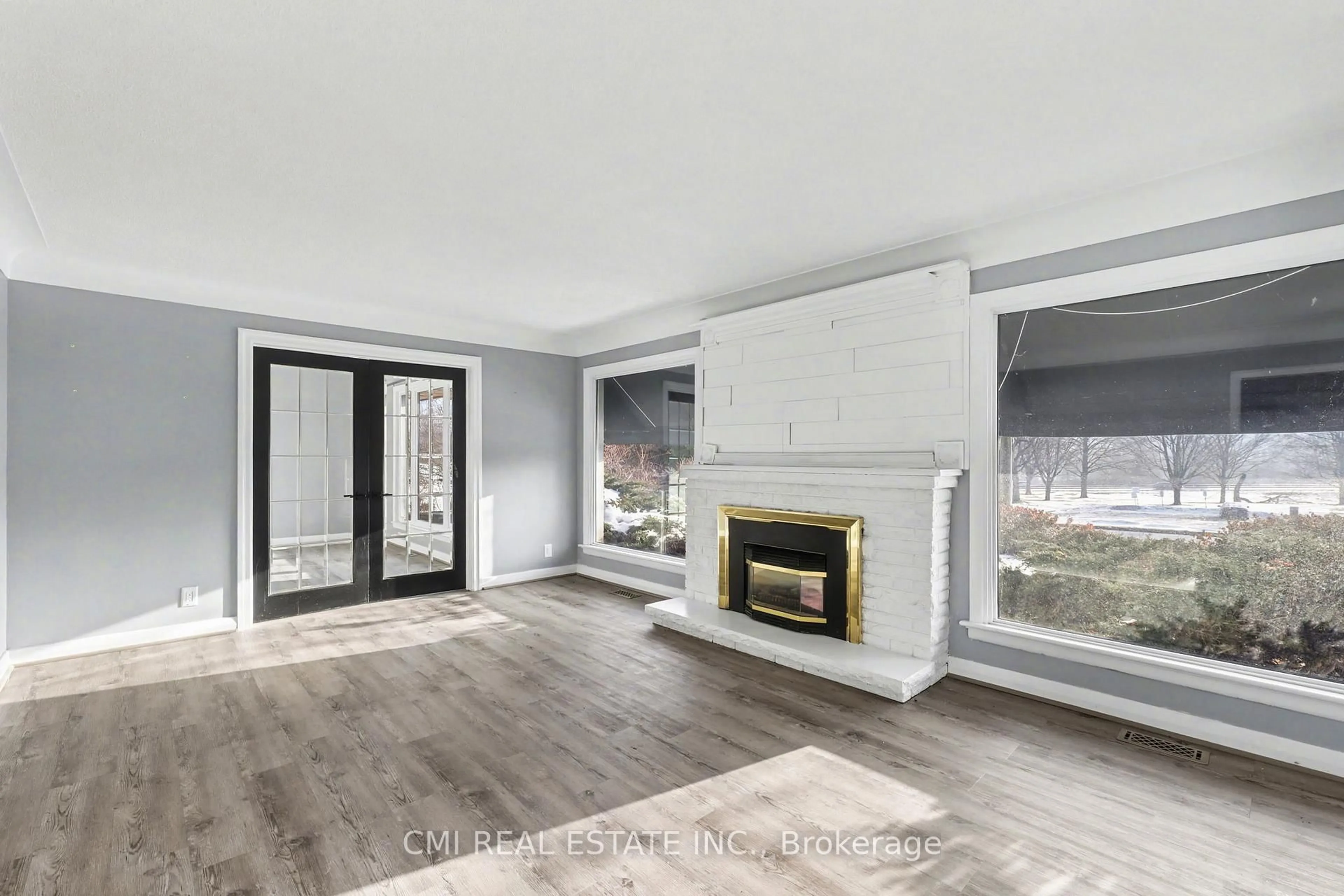 Living room with furniture, wood/laminate floor for 645 Riverside Dr, London North Ontario N6H 2S2