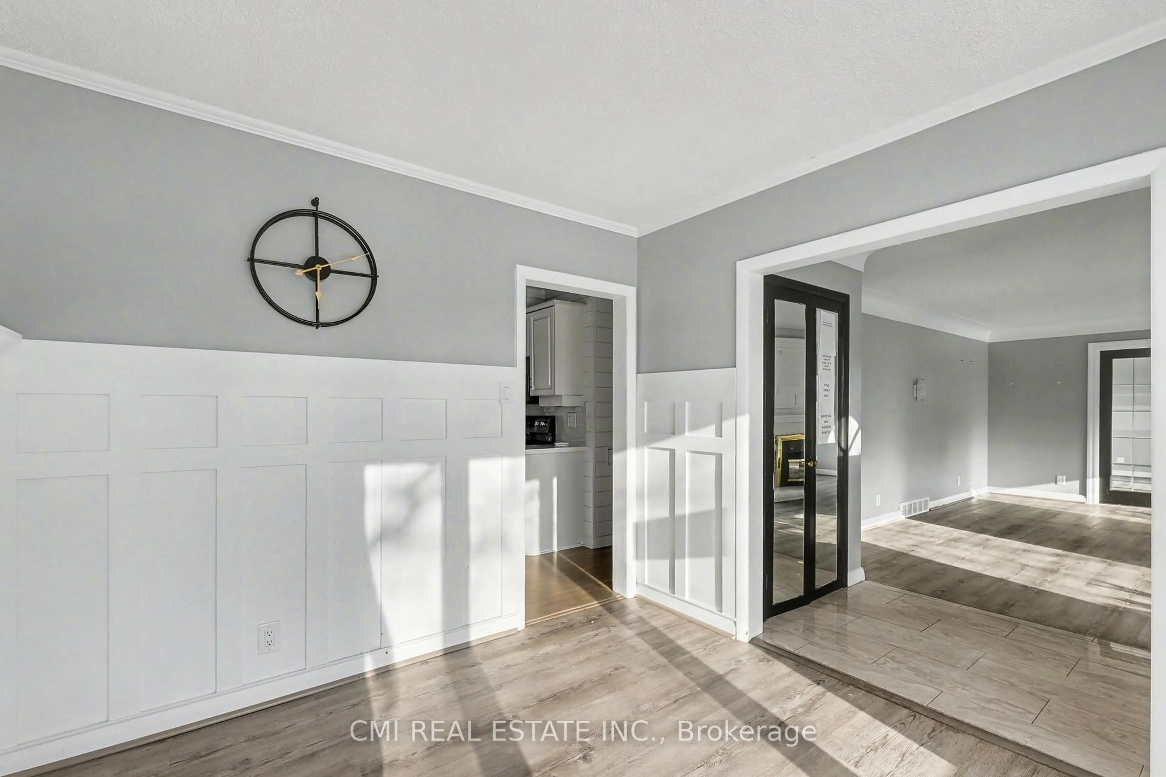 Indoor entryway for 645 Riverside Dr, London North Ontario N6H 2S2