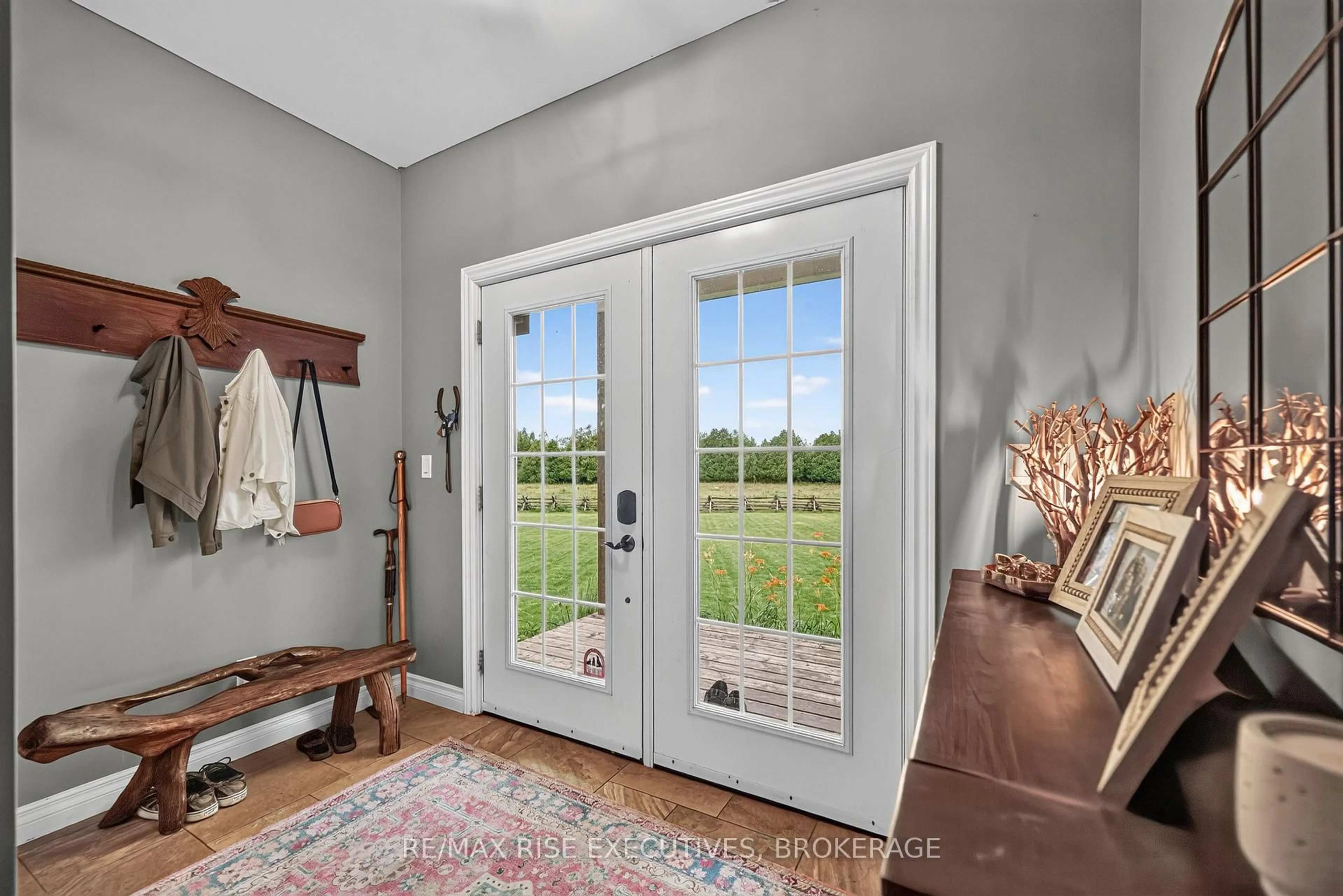 Indoor entryway for 1058 Weedmark Rd, Merrickville-Wolford Ontario K0G 1G0