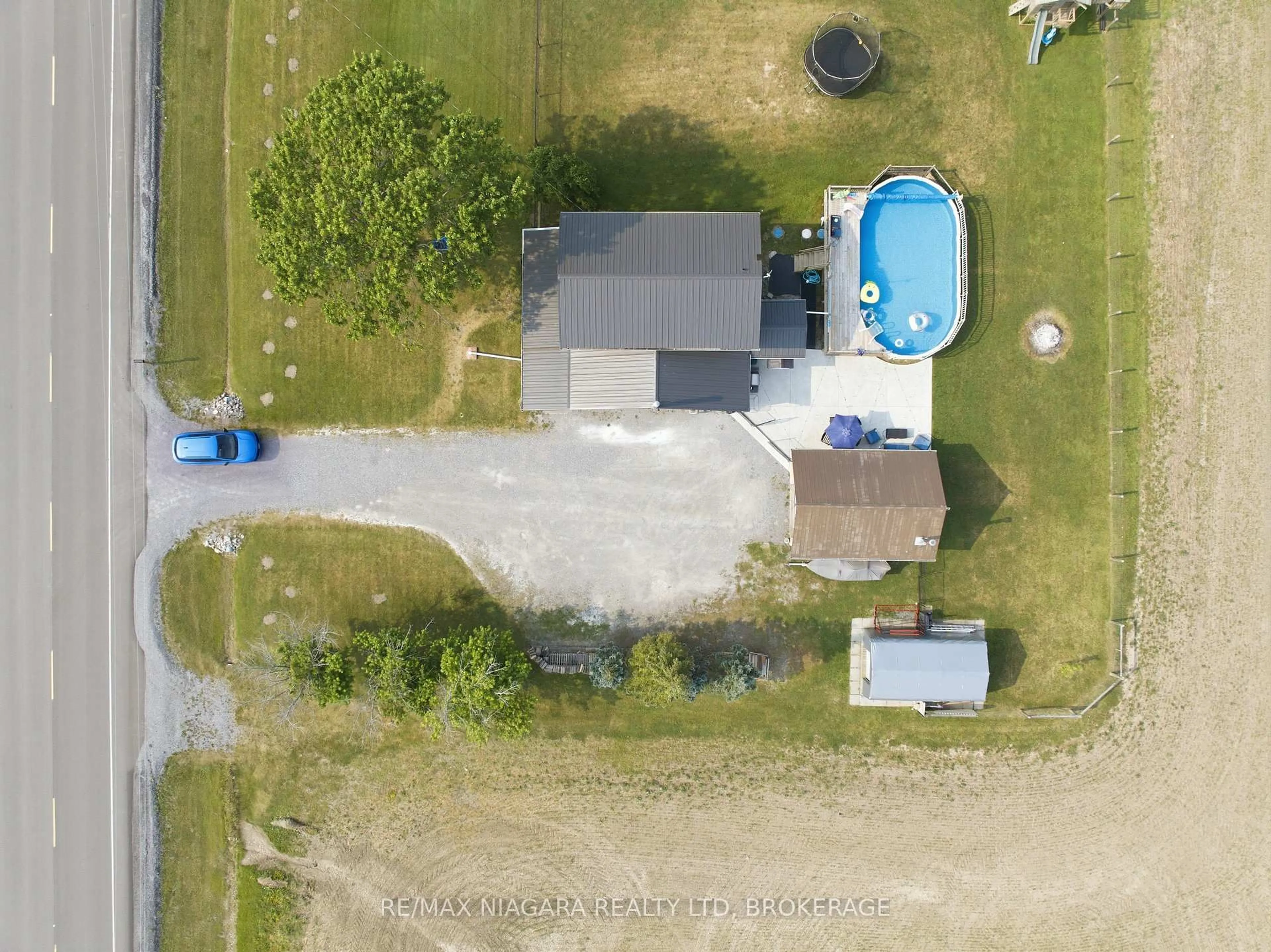 A pic from outside/outdoor area/front of a property/back of a property/a pic from drone, unknown for 3353 Miller Rd, Port Colborne Ontario L3K 5V5