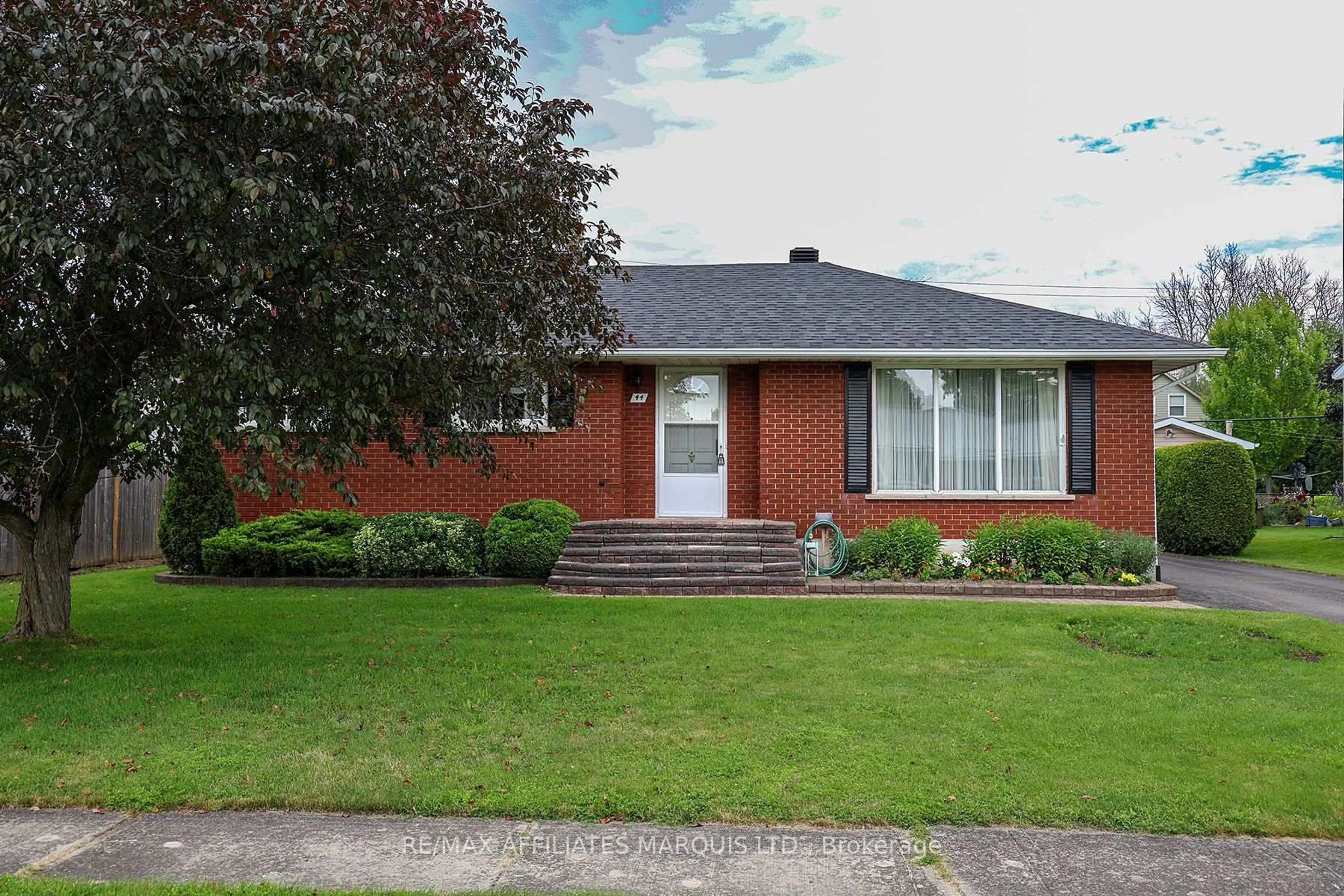 Home with brick exterior material, street for 44 Broder Cres, South Dundas Ontario K0C 1X0