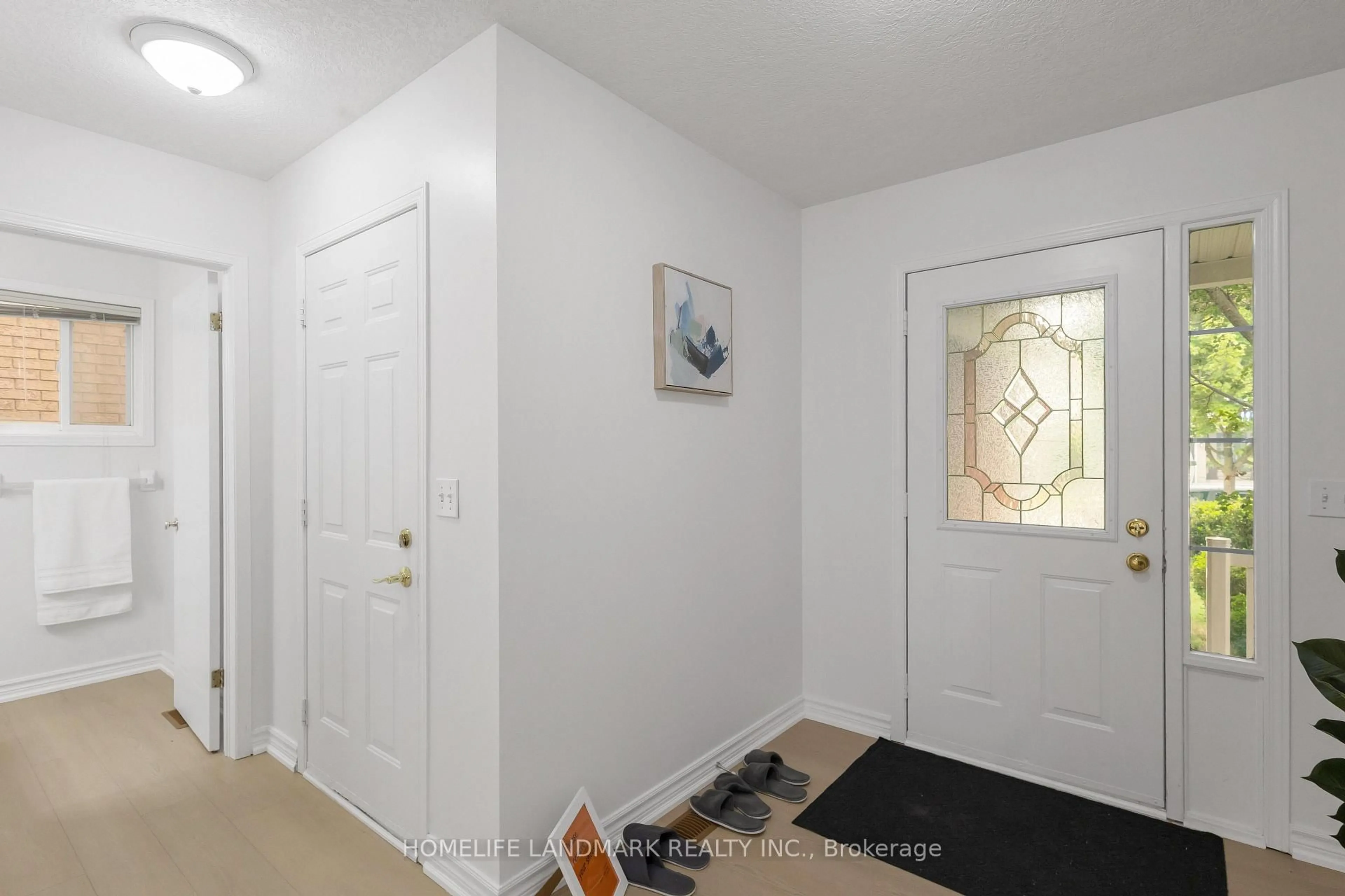 Indoor entryway for 367 HAVENDALE Cres, Waterloo Ontario N2T 2T4