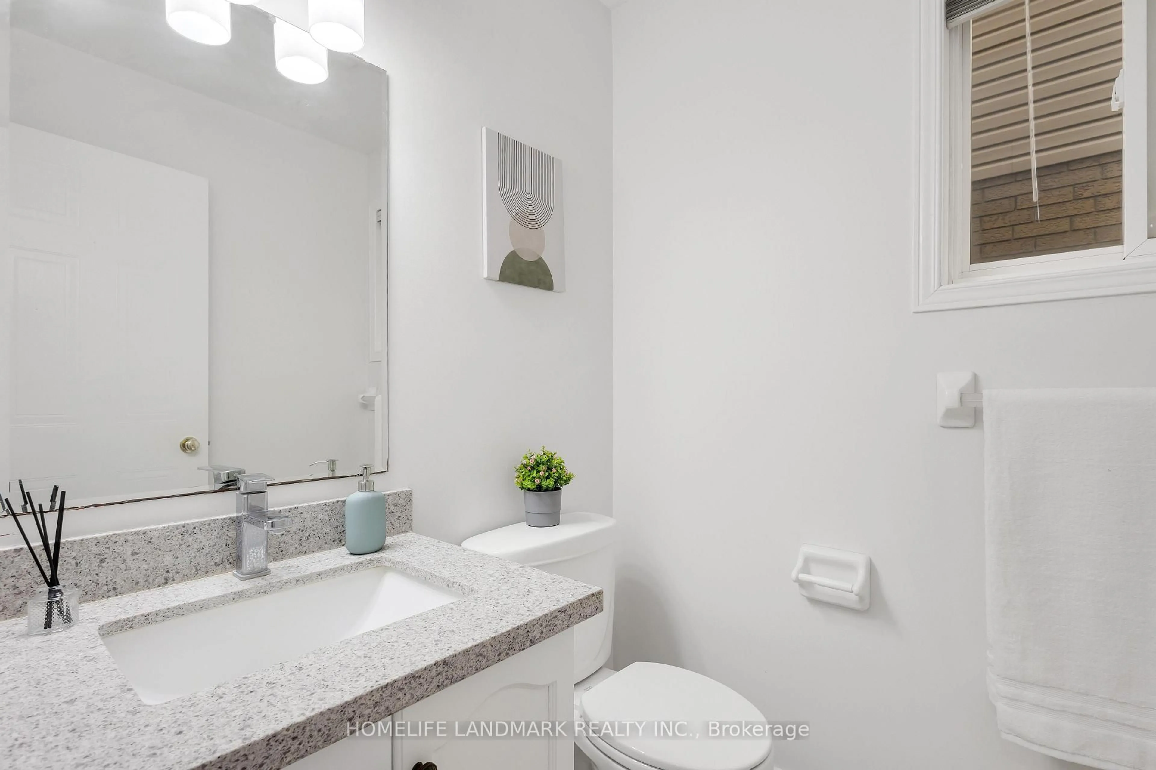 Standard bathroom, ceramic/tile floor for 367 HAVENDALE Cres, Waterloo Ontario N2T 2T4